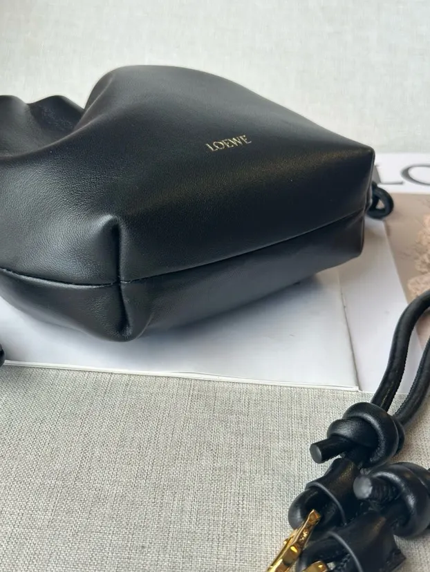 Loewe 金色 羊皮 型號 套金屬鏈條加长皮 鏈條包 精致鏈條款