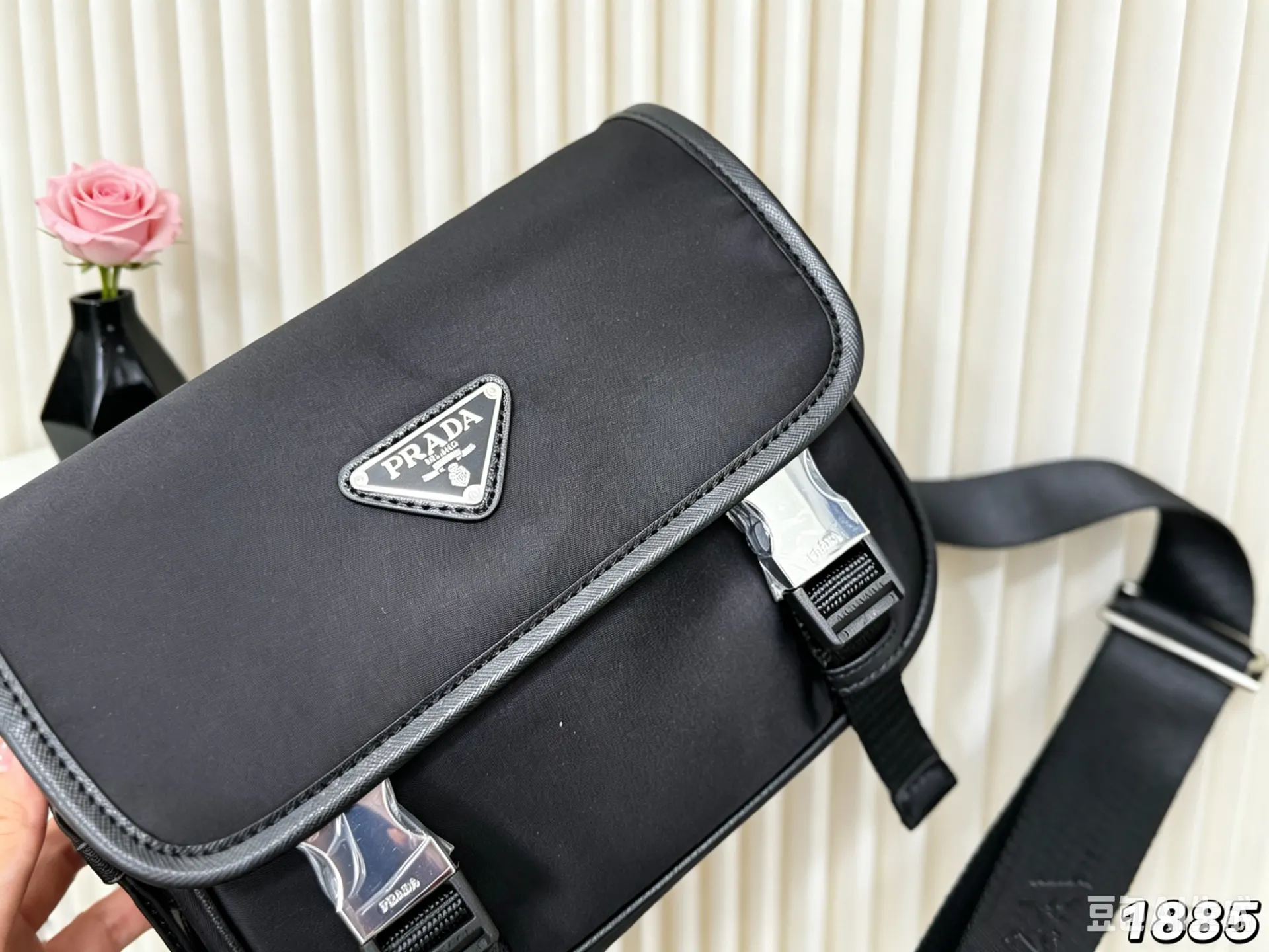 PRADA 邮差包 通勤百搭款