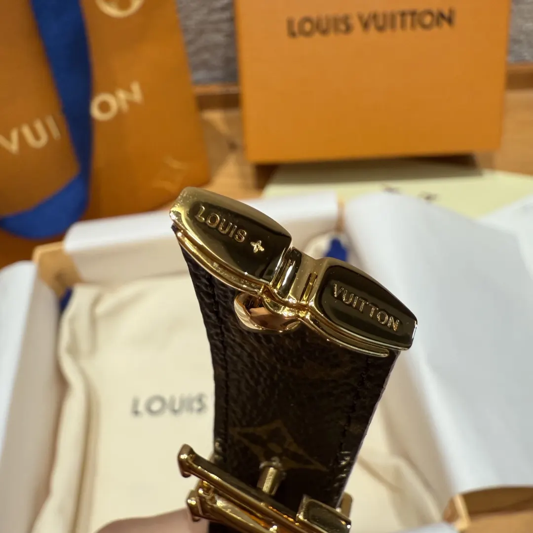 LV 銀色 雙面腰帶 商務休閒款(數字7) LV 銀色 雙面腰帶 商務休閒款(數字7)