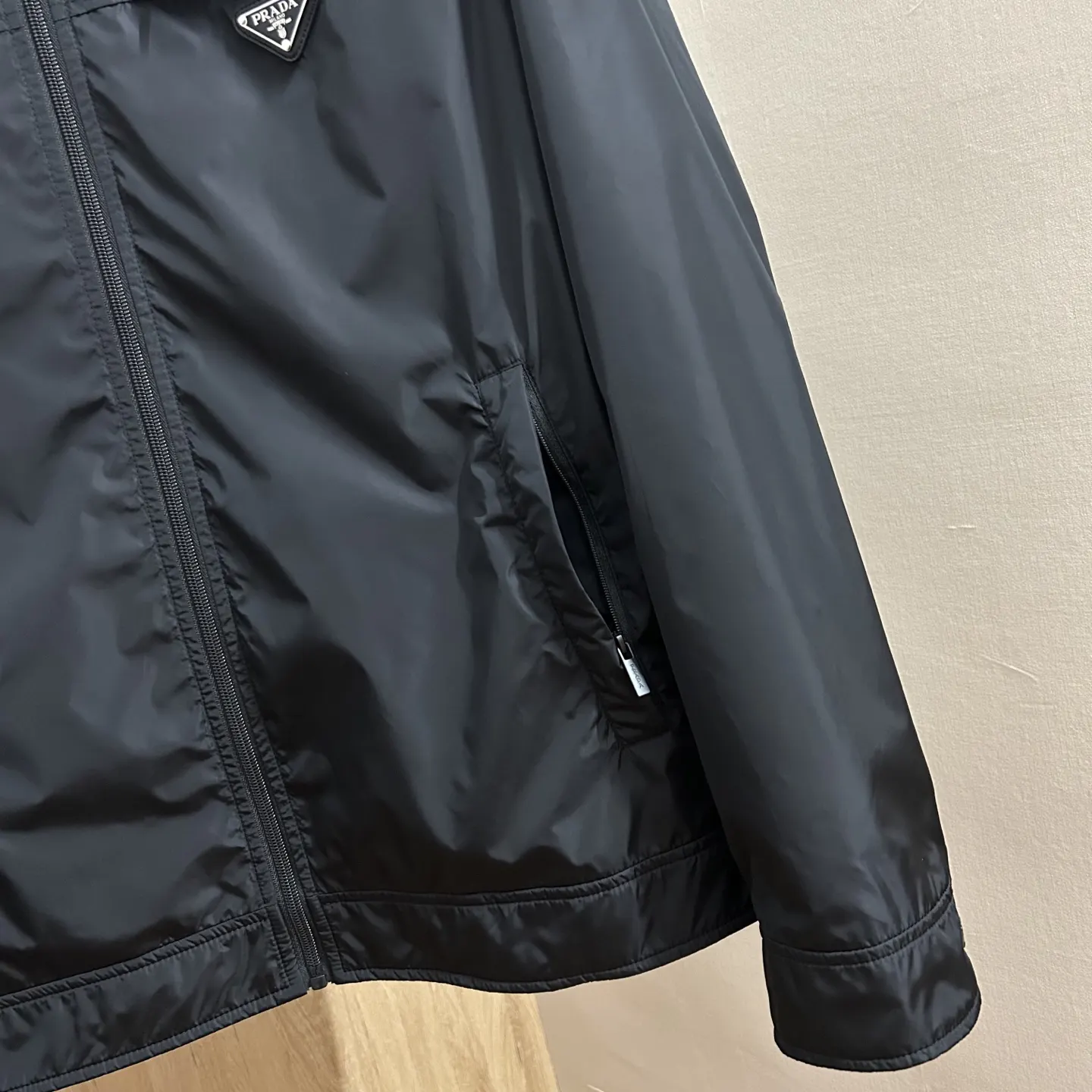 PRADA Re-Nylon尼龙 三角标 衬衫 休闲百搭款