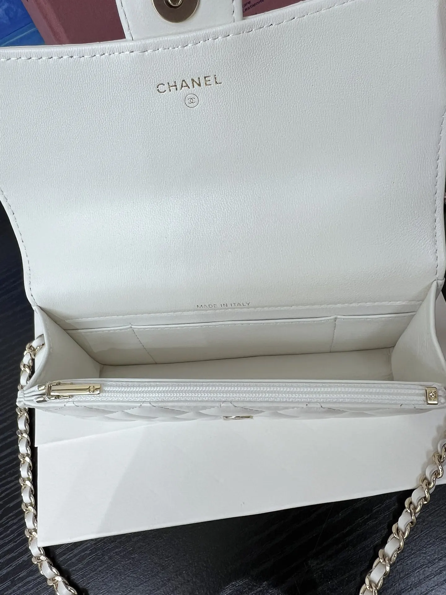 CHANEL 浅粉色荔枝纹牛皮翻盖链条包 小号款