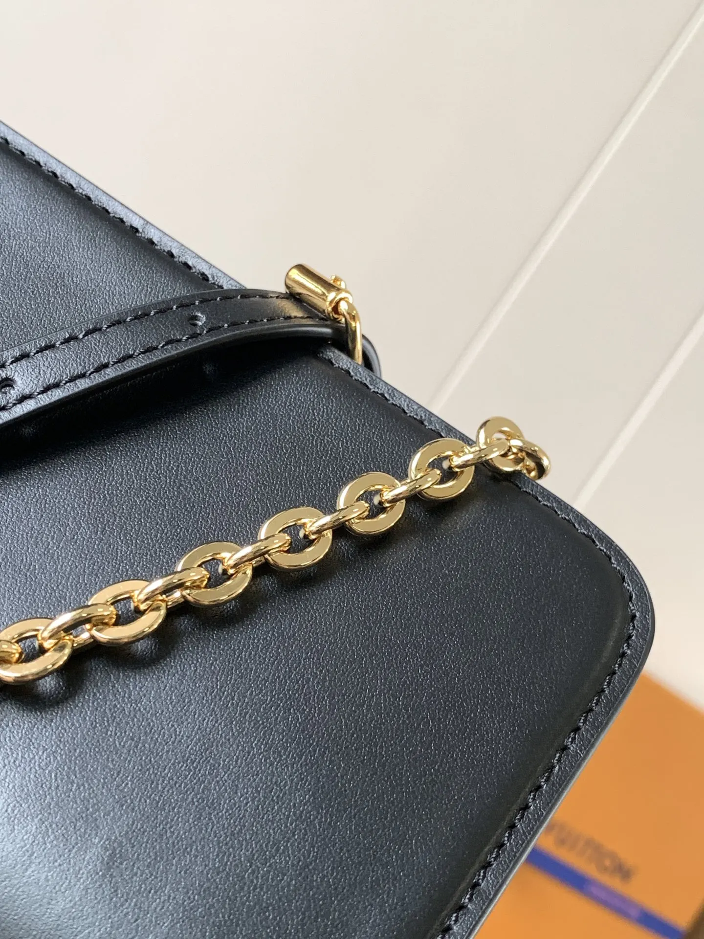 LV 黑色 杏色 牛皮 链条包 精致链条款