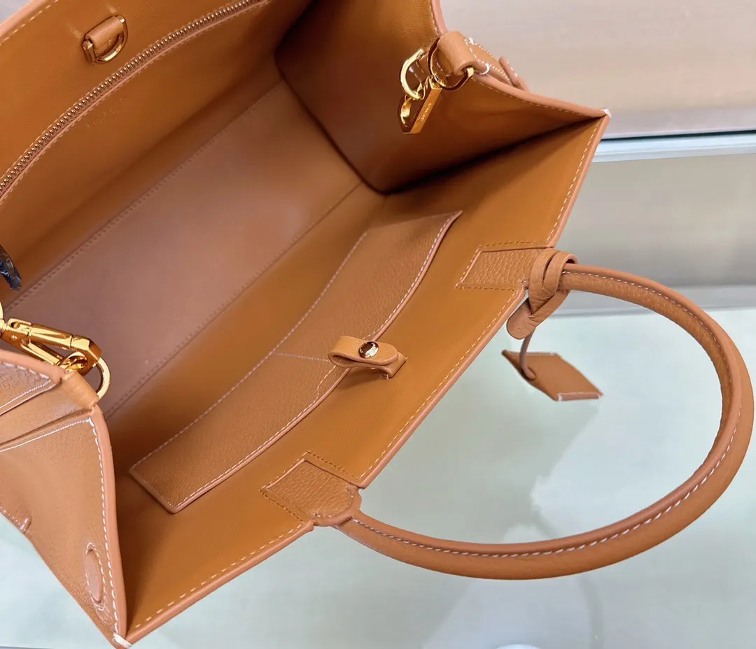 Burberry 小牛皮 托特包 大容量托特款