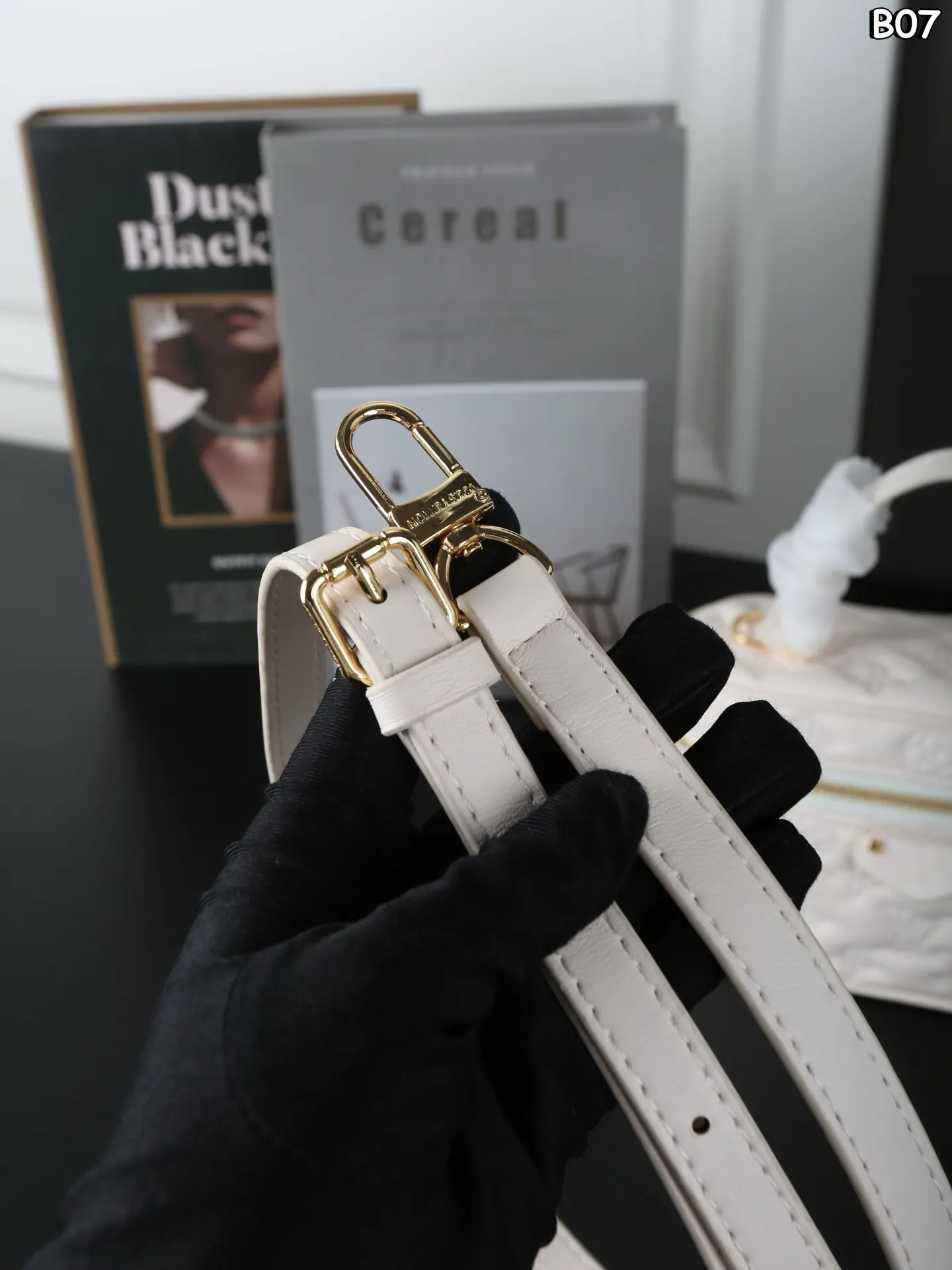 LV 皮革 Vanity 刺绣 包 盒 梳妆包单肩斜挎 饭盒包 链条包 精致链条款