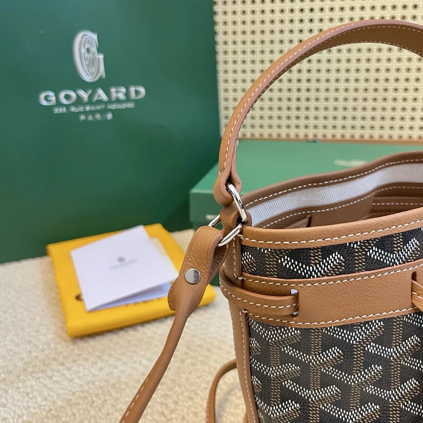 Goyard 皮革 轻盈小巧去始终保持标志性水桶百搭造型 水桶包 休閒水桶款