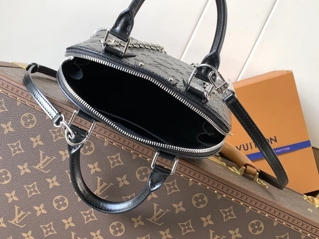 LV Alma 黑色壓紋貝殼包 手提斜挎款(數字17) LV Alma 黑色壓紋貝殼包 手提斜挎款(數字17)