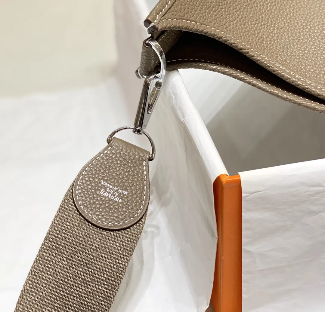 Hermès Evelyne 牛皮 斜挎包 29cm