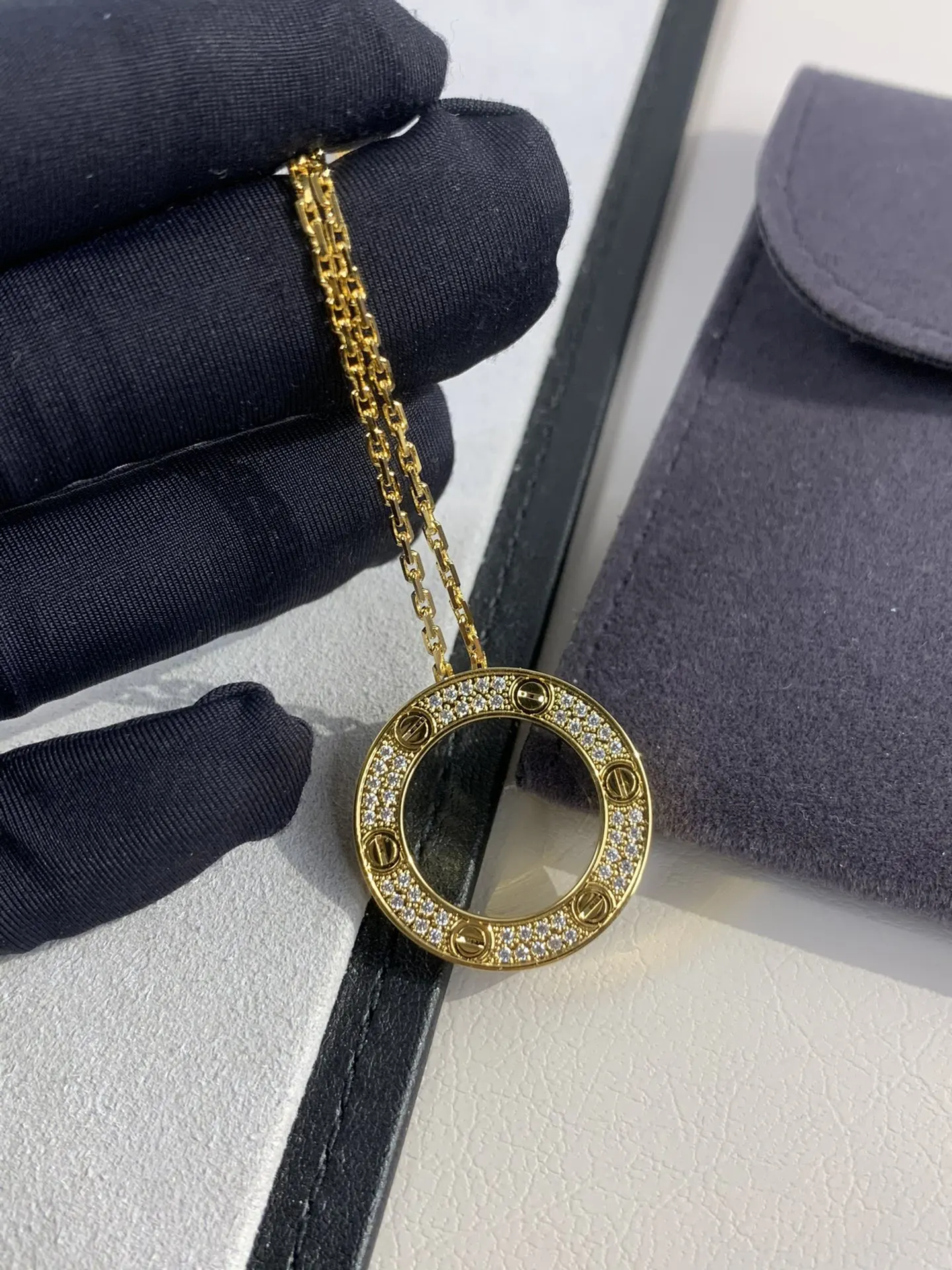 Cartier 金色 满钻 項鍊 精致锁骨链款