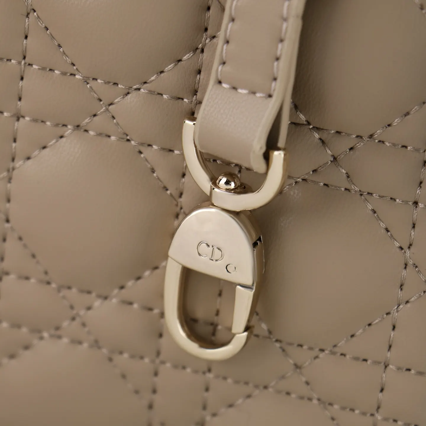 Dior Lady Dior Lady 杏色藤格纹手提斜挎包 金扣