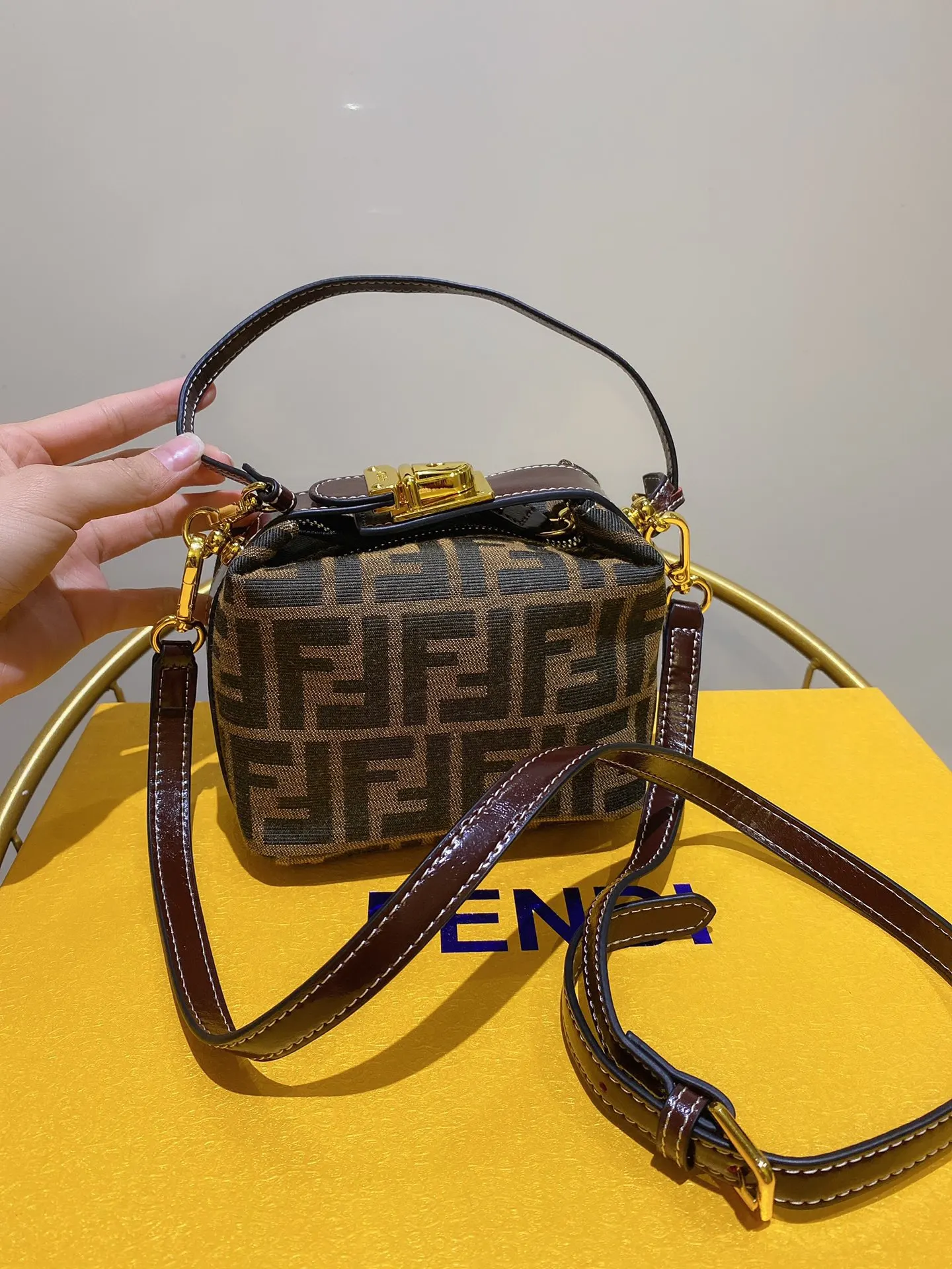 Fendi 老花 出厂价 芬迪 vintage mi 化妆包 便携收纳款