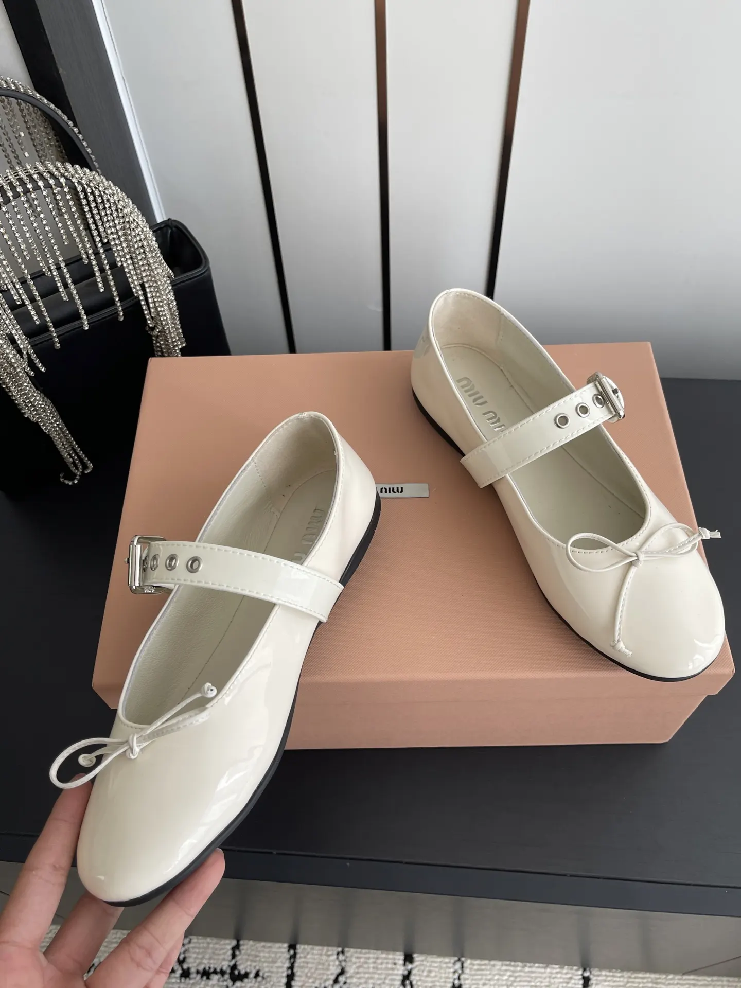 Miu Miu SS 平底鞋 通勤约会款
