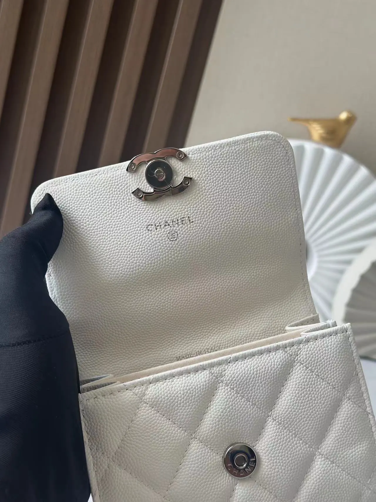 白色 金色 小牛皮 春夏系列 愉快 珐琅手柄小挎包 链条手 链条包 精致链条款