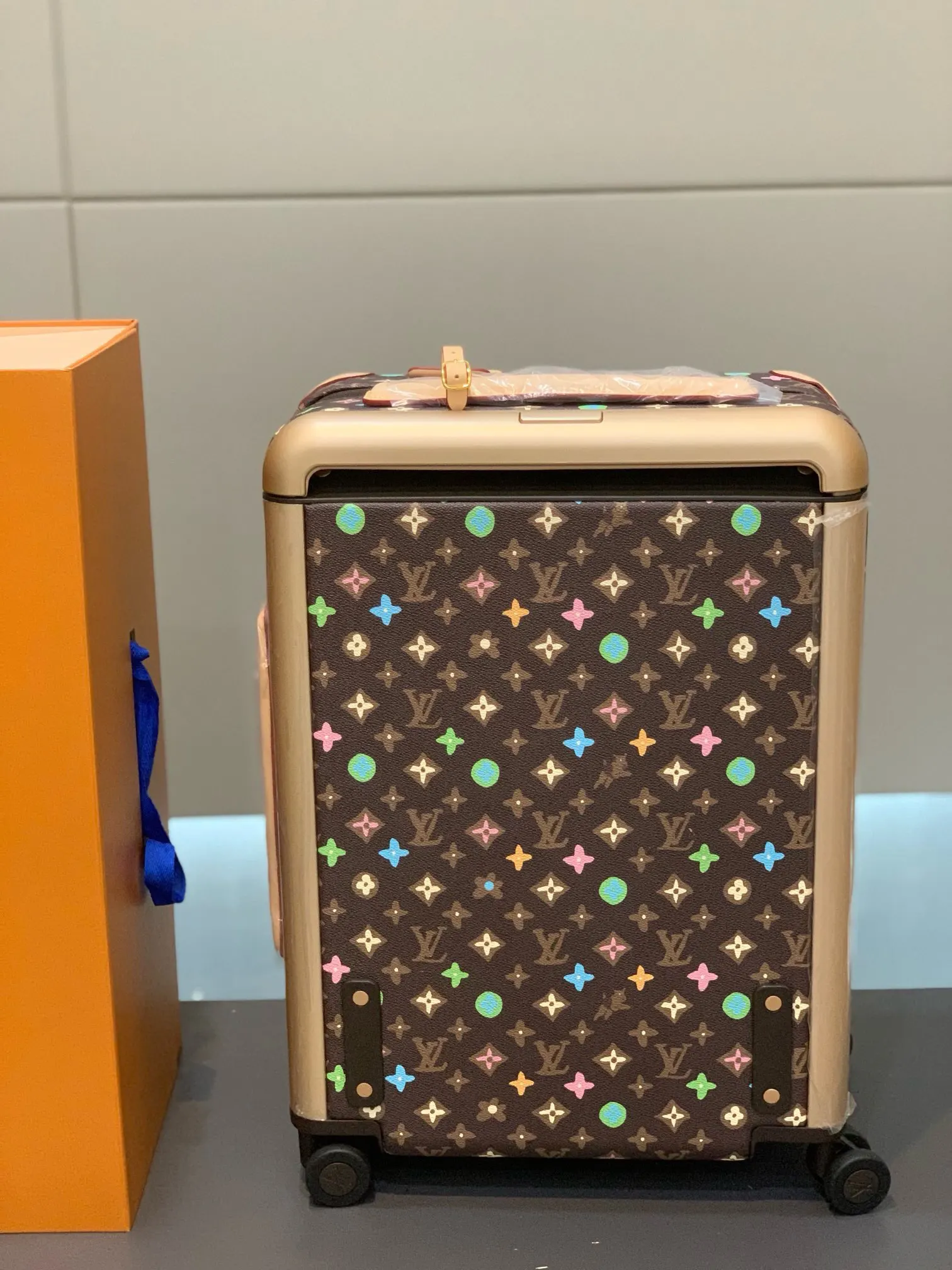 驴牌拉杆箱旅行箱 路易v 变色皮 海关锁 万向 行李箱 旅行拉杆款 輕便出行款(數字9) 驴牌拉杆箱旅行箱 路易v 变色皮 海关锁 万向 行李箱 旅行拉杆款 輕便出行款(數字9)