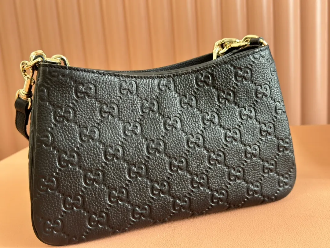 Gucci GG Emblem 黑色 棕色 荔枝纹 斜背包 輕便斜挎款