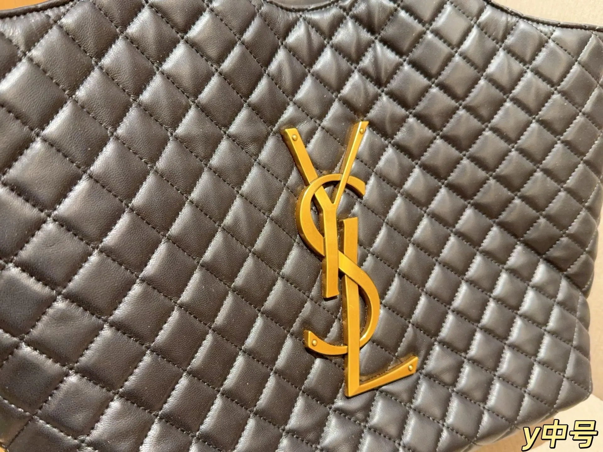 YSL 中号 无盒 Gaby绗缝纹路购物袋 lc 托特包 大容量托特款(數字9) YSL 中号 无盒 Gaby绗缝纹路购物袋 lc 托特包 大容量托特款(數字9)