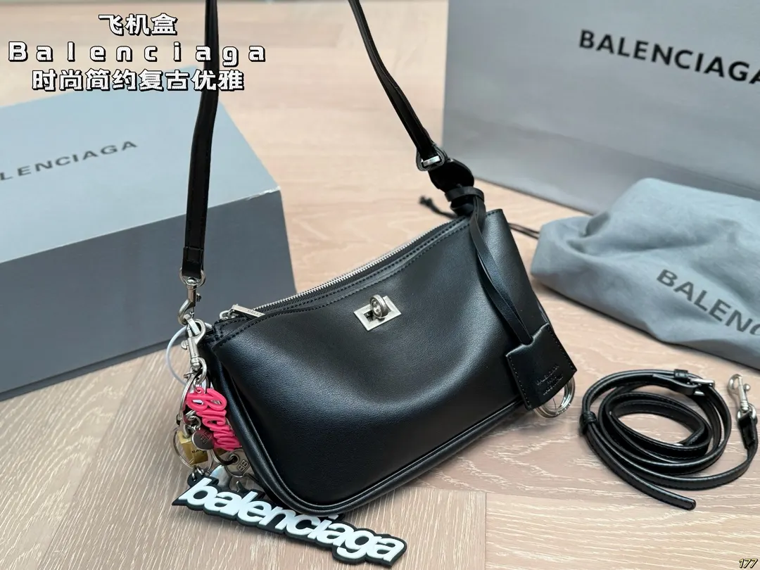 Balenciaga 巴黎世家 男女通用款哦 众多 斜背包 輕便斜挎款