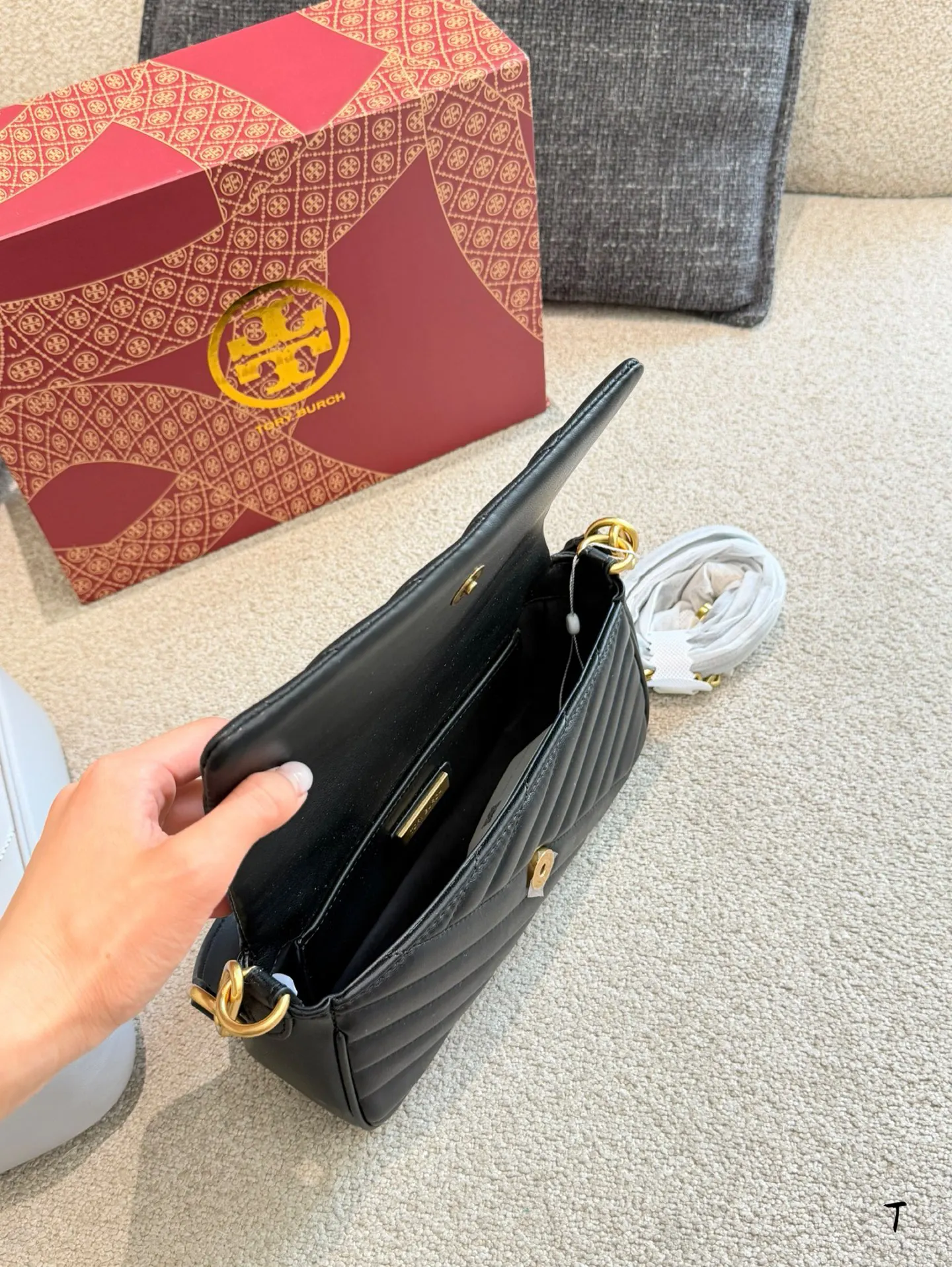 黑色 金色 羊皮 腋下包 复古腋下背款