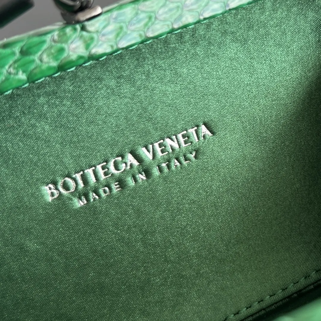 Bottega Veneta 化妝包 便携收納款