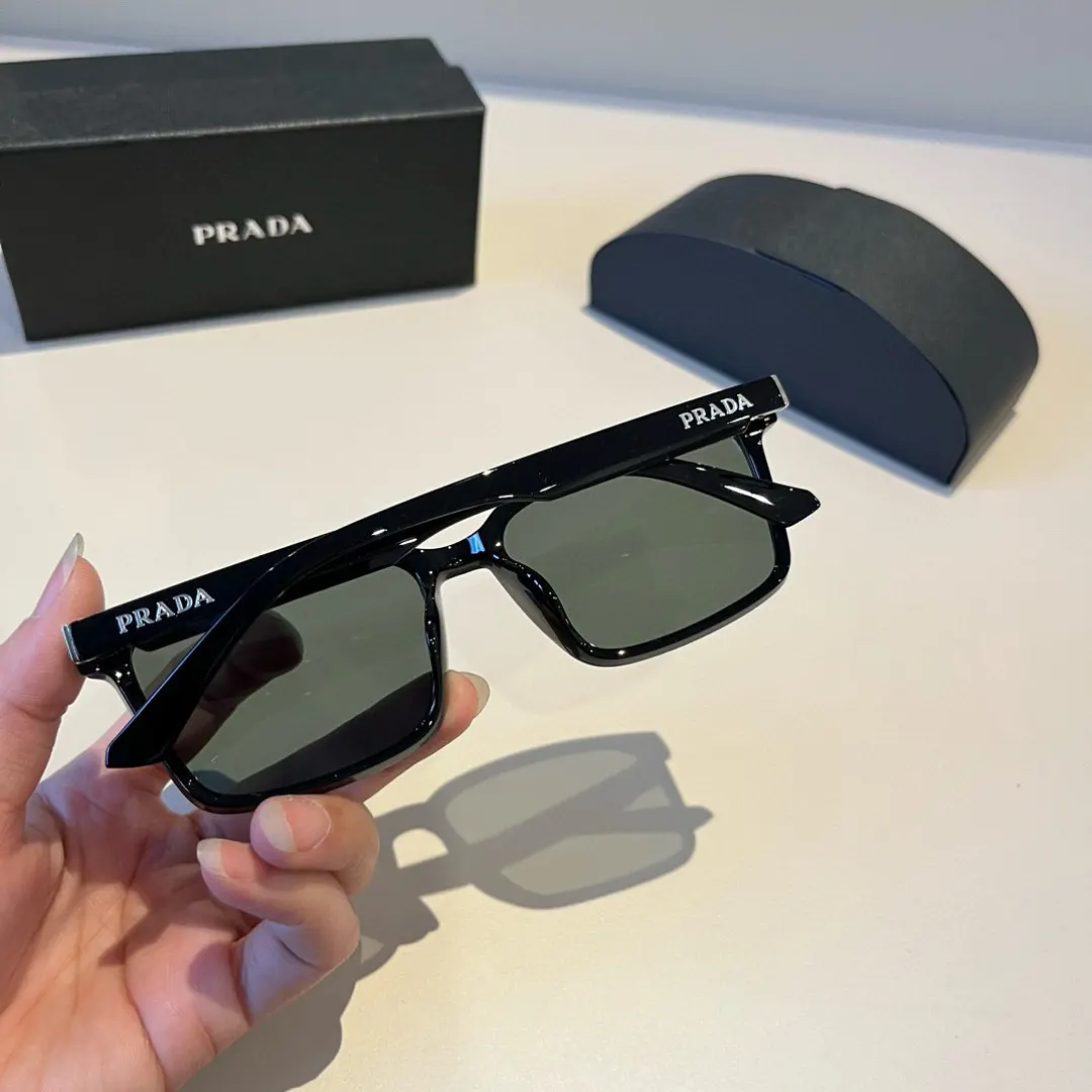 PRADA 太阳眼镜 时尚遮阳款