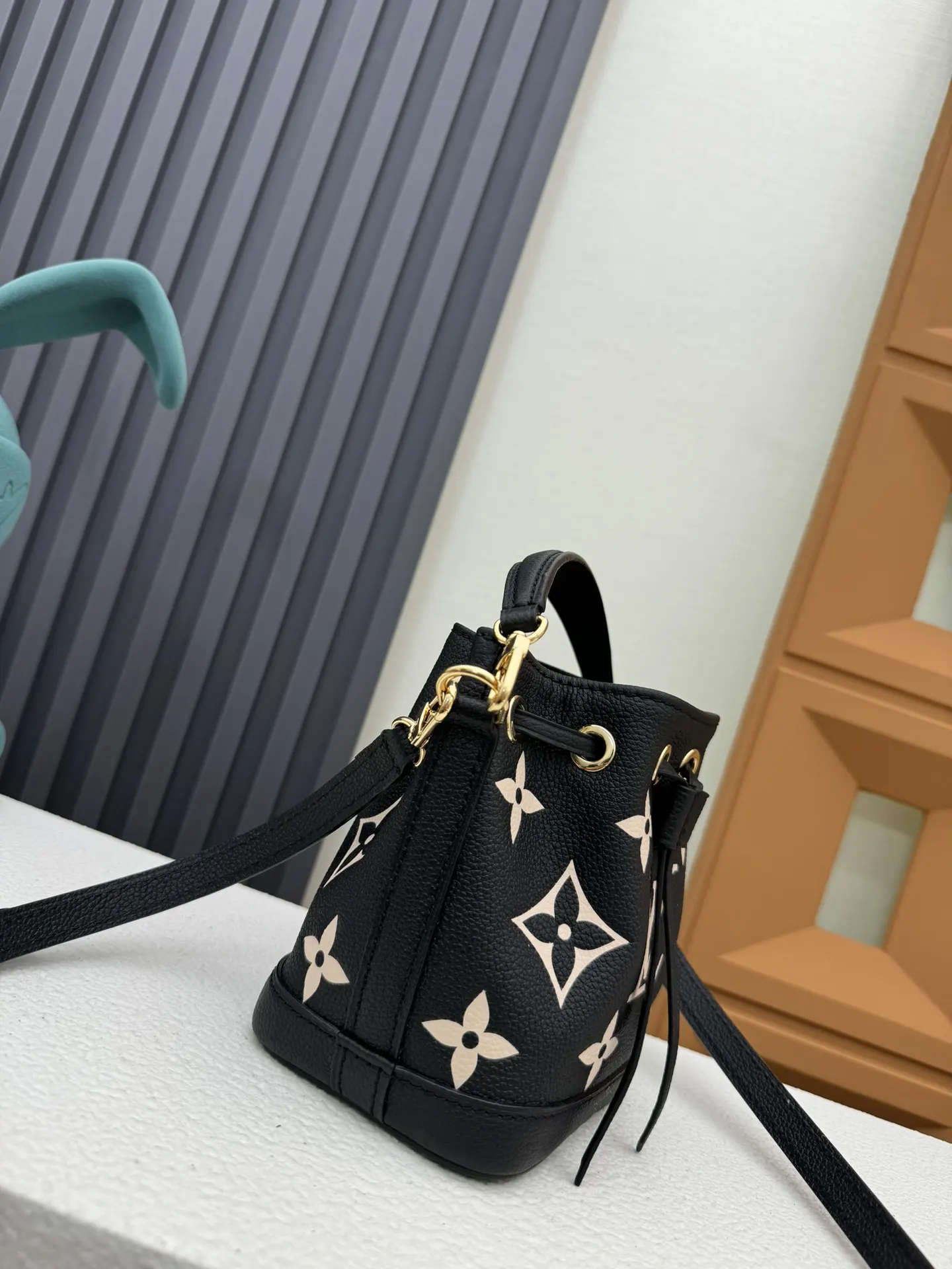 Louis Vuitton Bucket Bag Casual