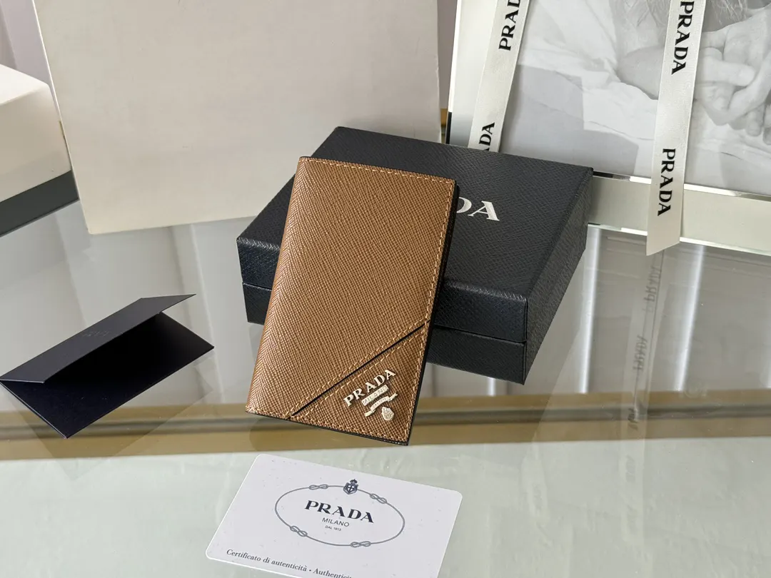 Prada 十字纹牛皮 錢包 实用卡夹