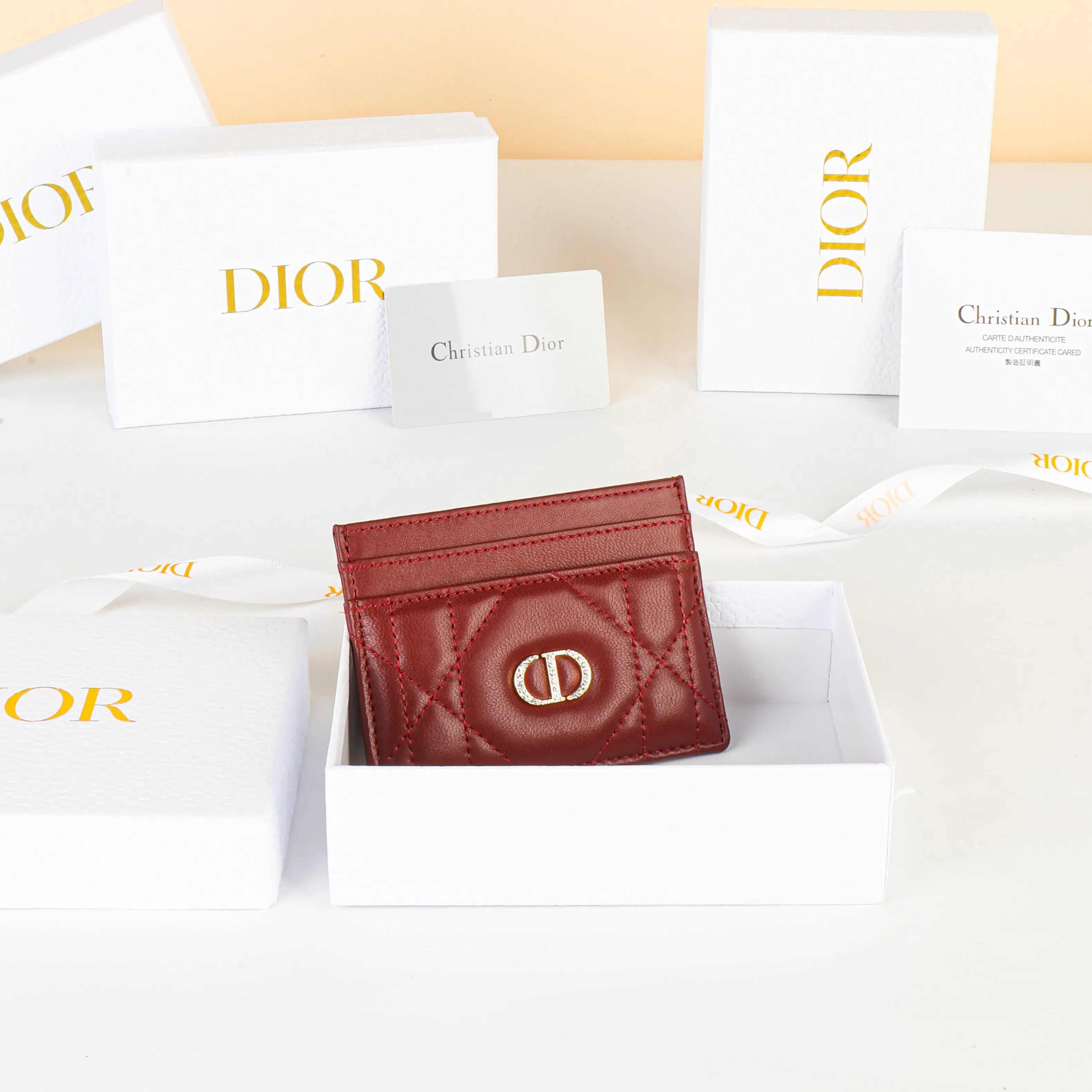 Dior Caro 酒红色羊皮卡夹 精致短款钱包