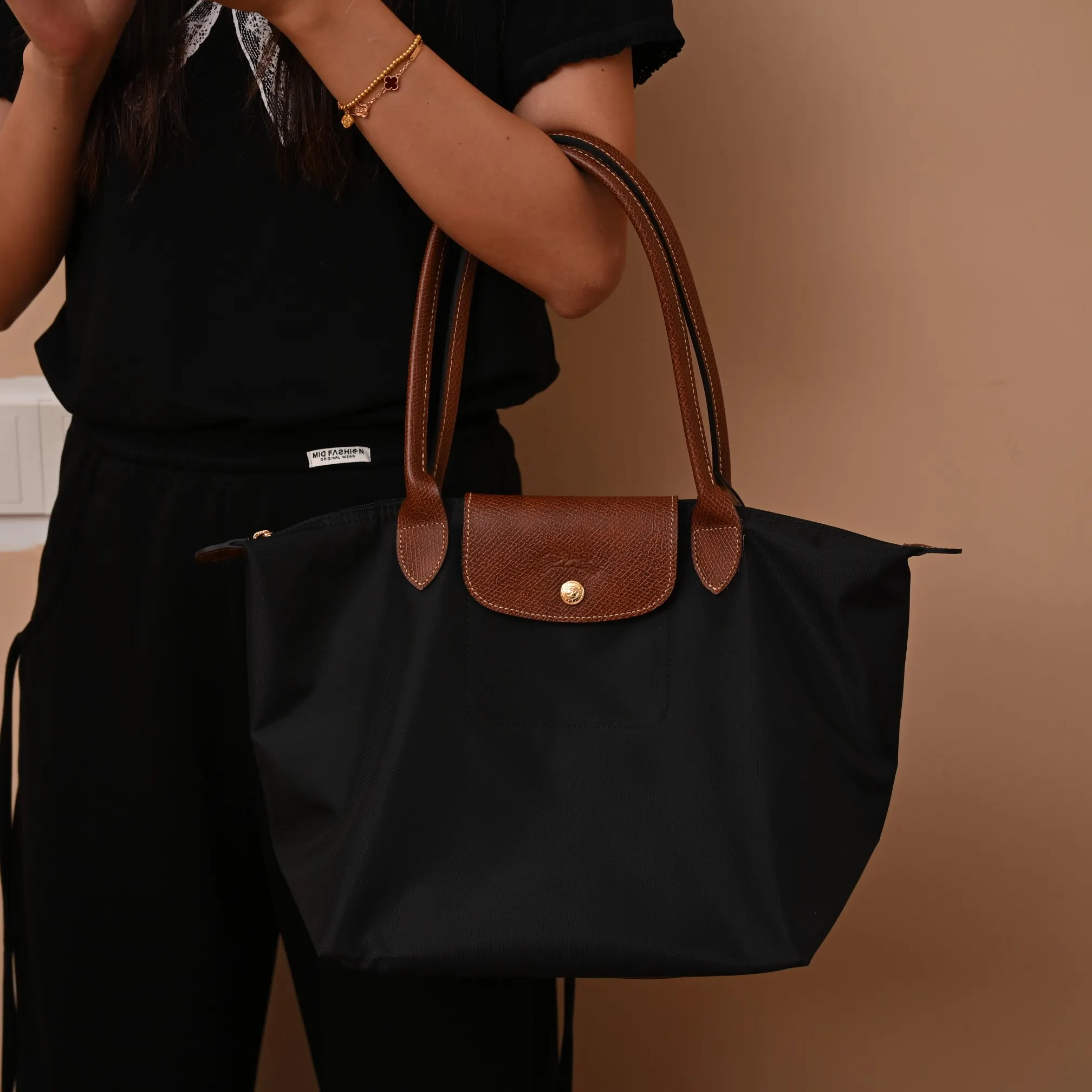 纯 珑骧 长柄中号 經典黑 longchamp 秒 單肩包 日常單肩背款(數字6) 纯 珑骧 长柄中号 經典黑 longchamp 秒 單肩包 日常單肩背款(數字6)