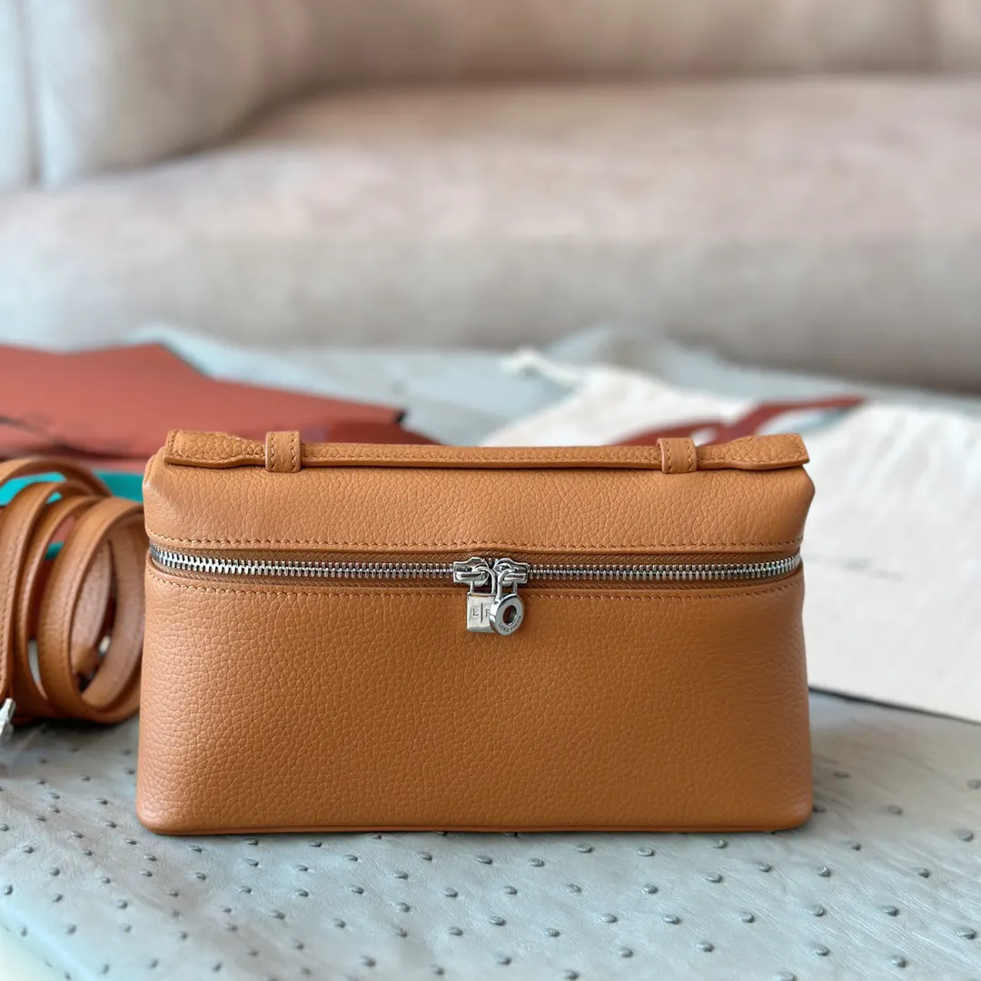 棕色 小牛皮 Loro Piana Extra Poket 手拿包 精致手拿款