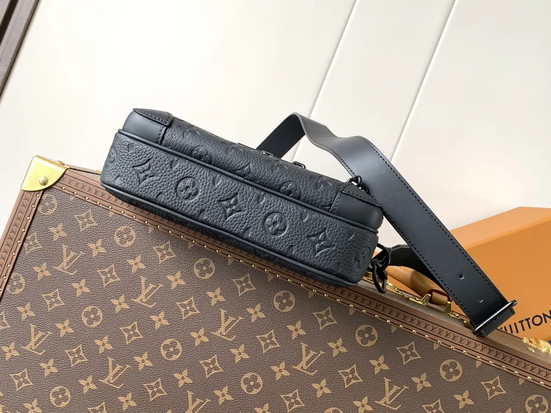 LV 老花鏈條腋下包 單肩款(數字13) LV 老花鏈條腋下包 單肩款(數字13)