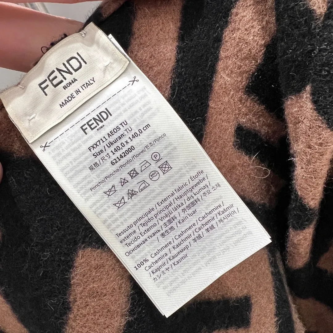 Fendi 咖色 羊绒 字母 帽子 日常造型款