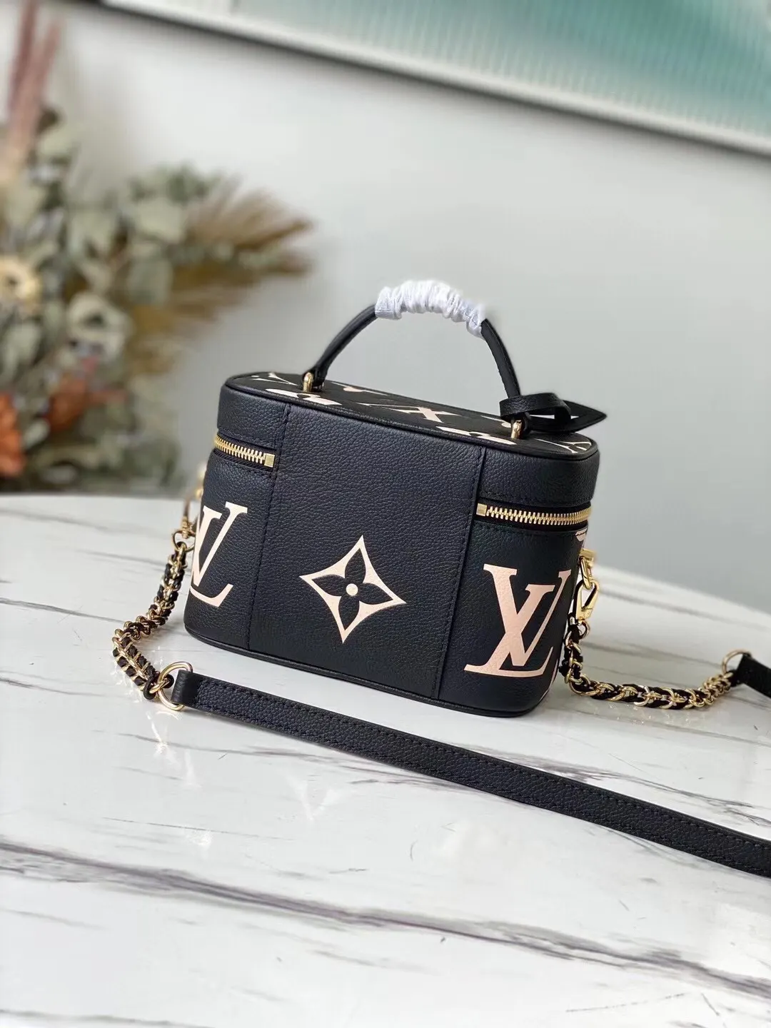 LV Petite Malle 黑色星花硬箱斜背包(數字11) LV Petite Malle 黑色星花硬箱斜背包(數字11)