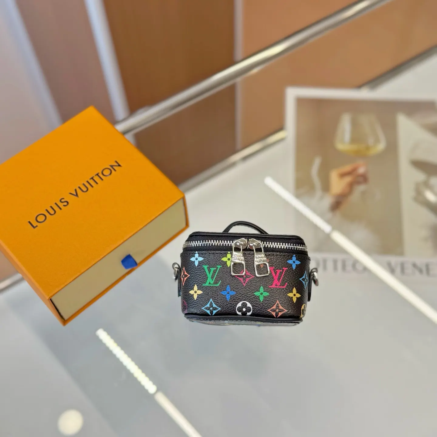 LV 帆布 色 供应 迷你microvanity 鏈條包 精致鏈條款