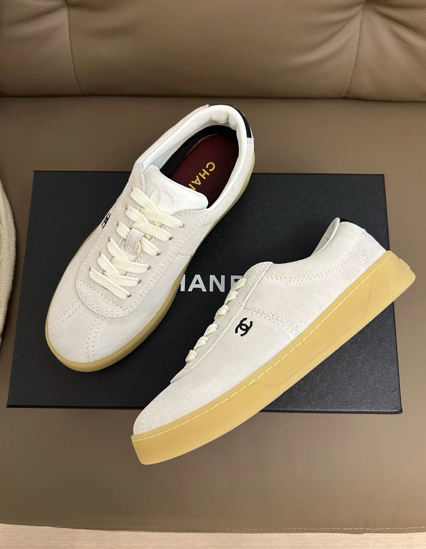 Chanel 白色羊皮休閒鞋 双C低幫