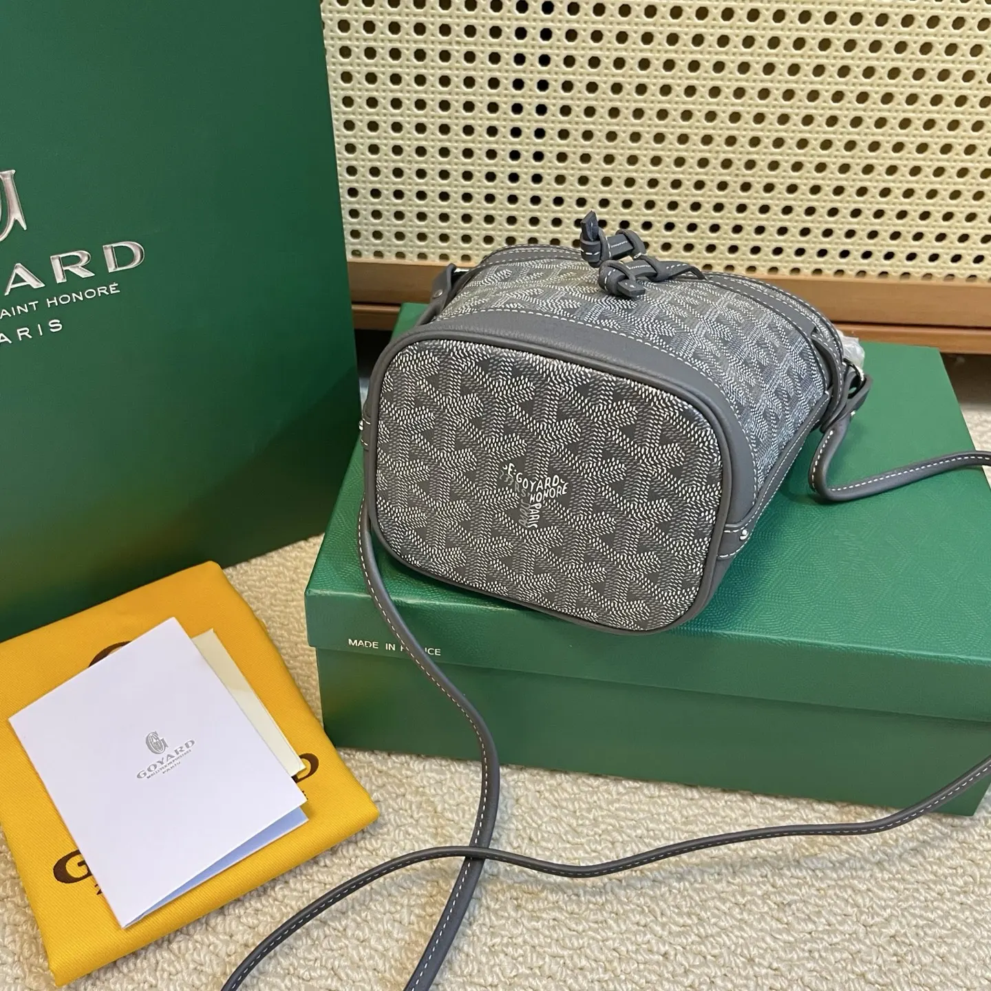 Goyard 皮革 轻盈小巧去始终保持标志性水桶百搭造型 水桶包 休闲水桶款