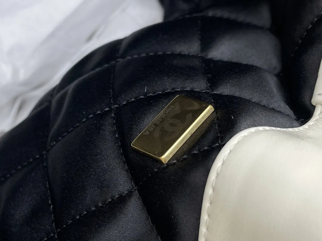 黑色 金色 牛皮 双肩包 实用双肩款