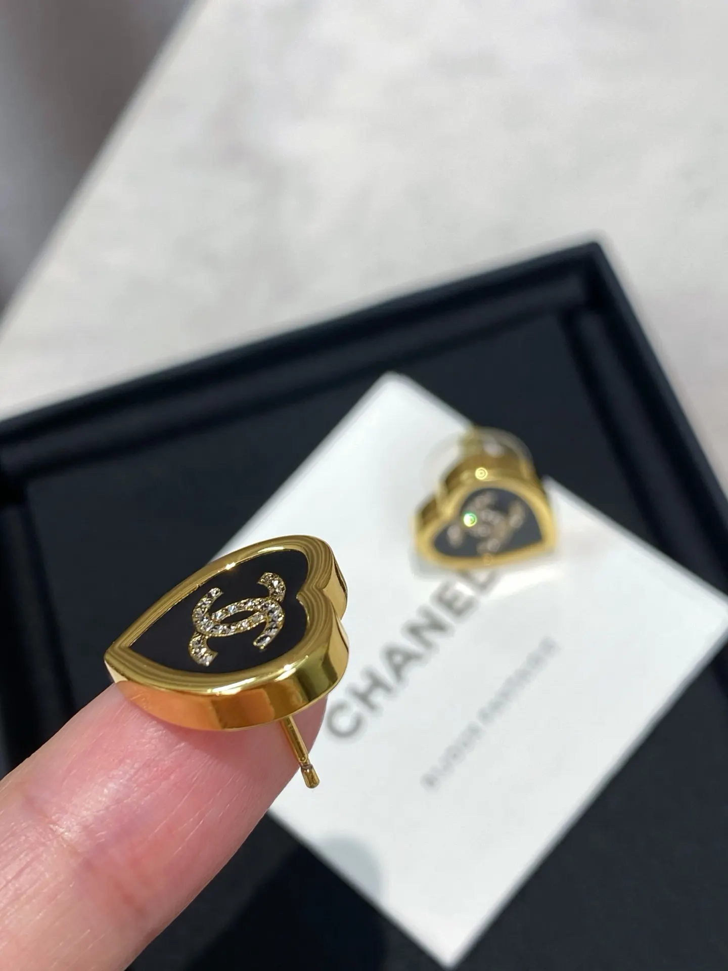 LV 黑金 爱心 耳钉 小巧点缀款