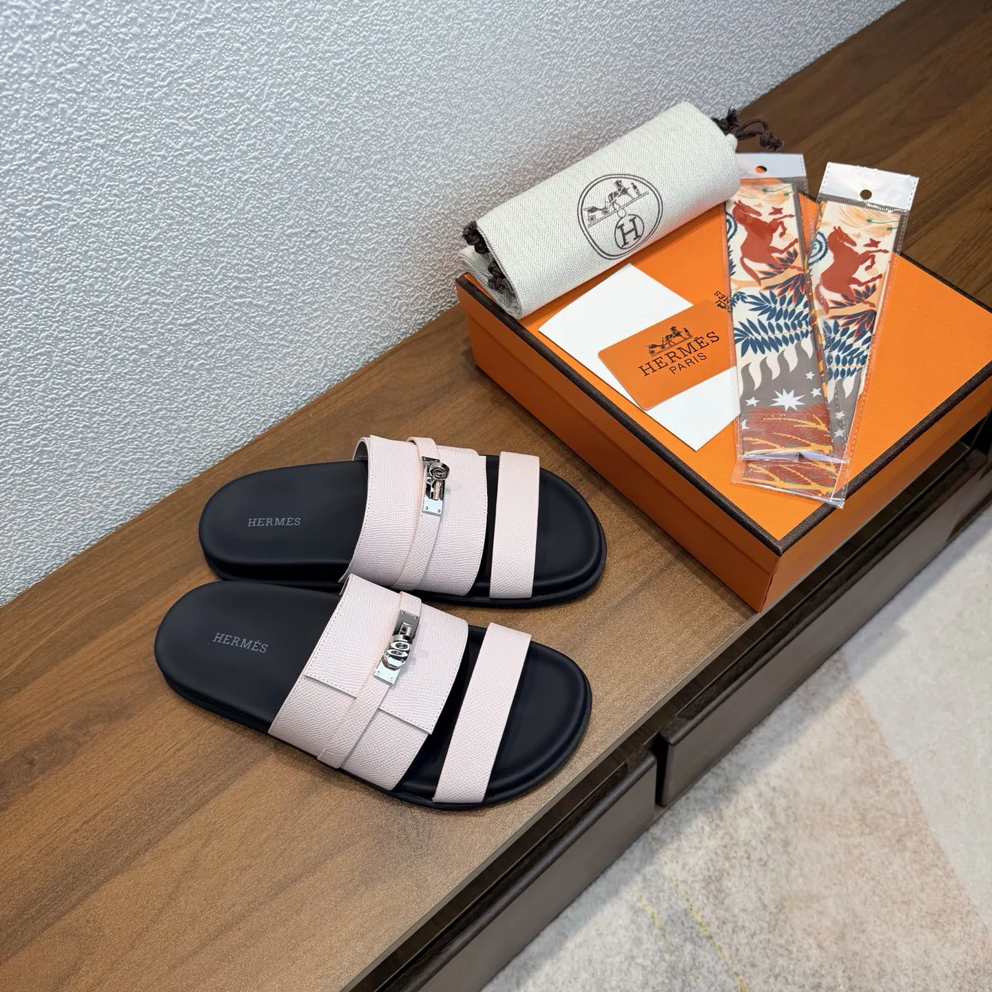 Hermès 经典 小牛皮 拖鞋 舒适