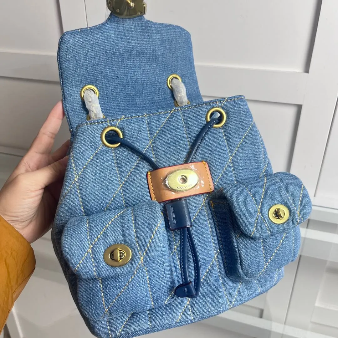 Coach 女士菱格纹绗缝TABBY雙肩包背包大容量便携 实用雙肩款