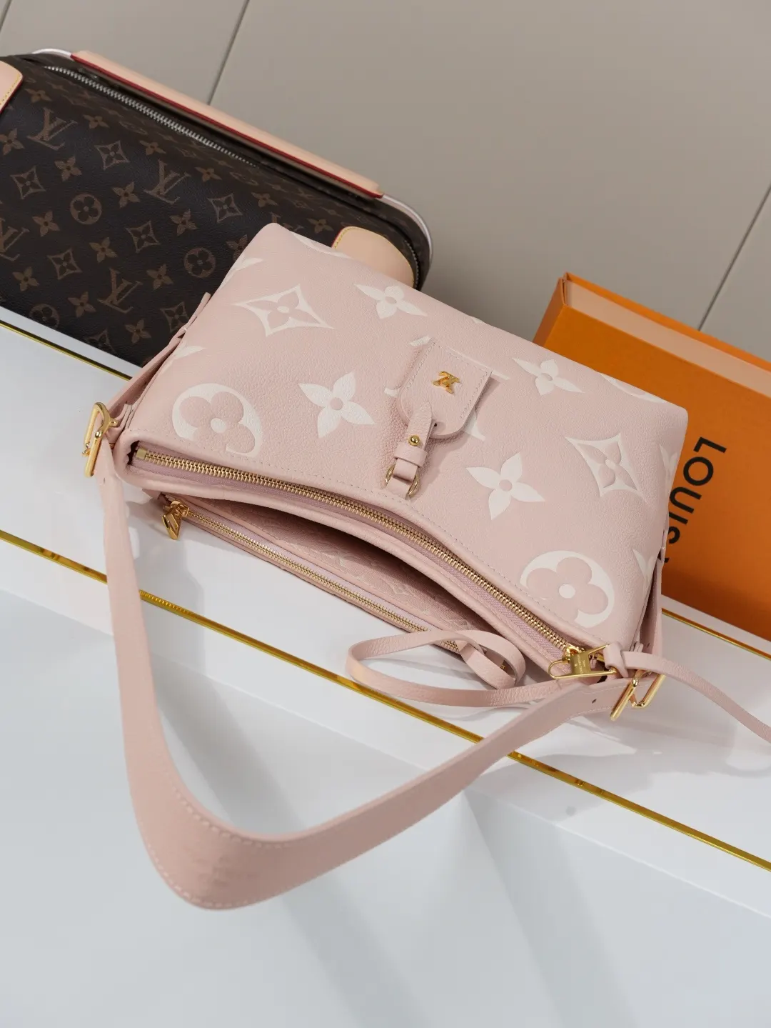 LV CarryAll 牛皮 收纳包 旅行收纳款