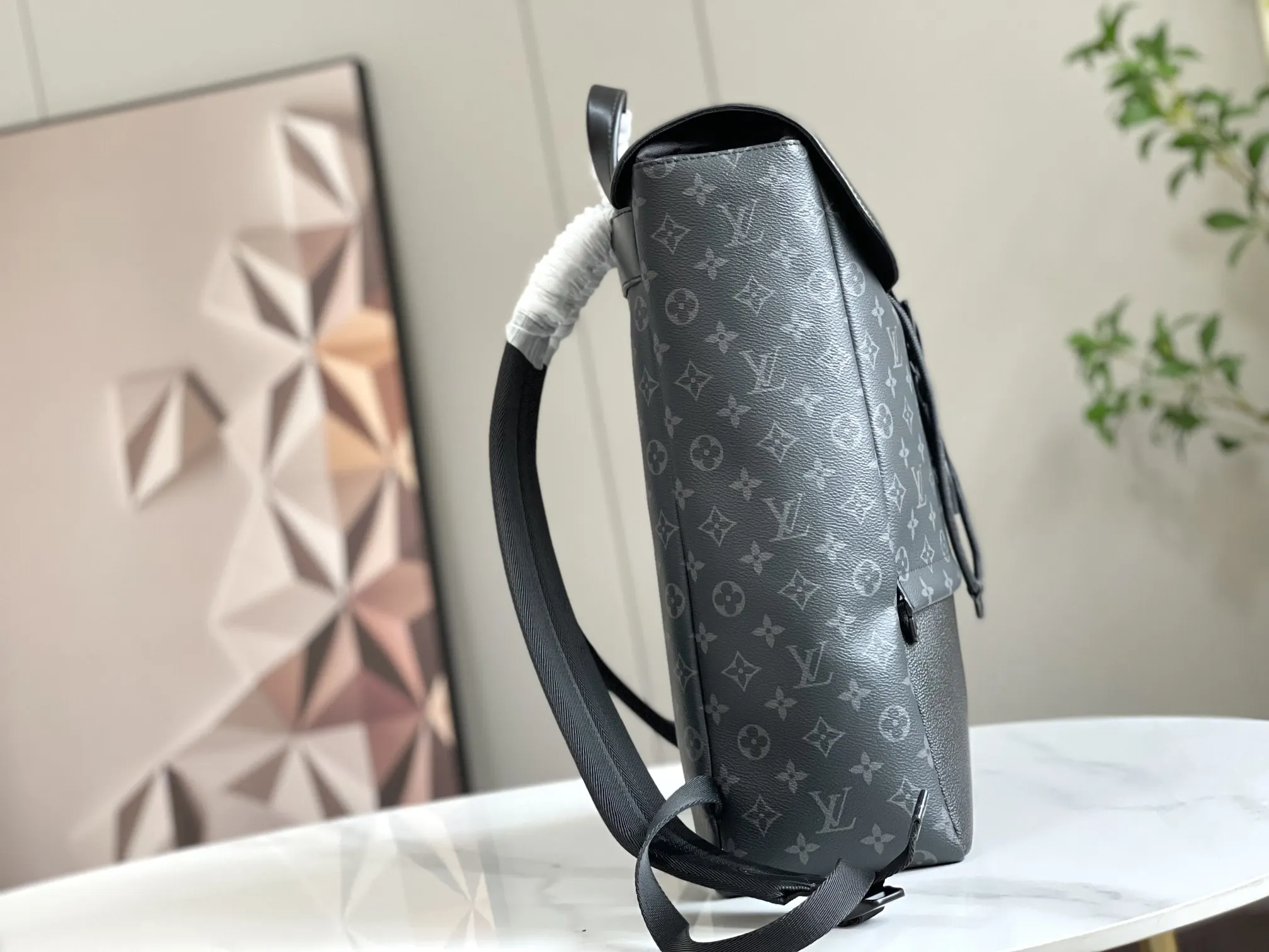 LV 帆布 庆祝 克全新 Saumur双肩包为经 实用双肩款