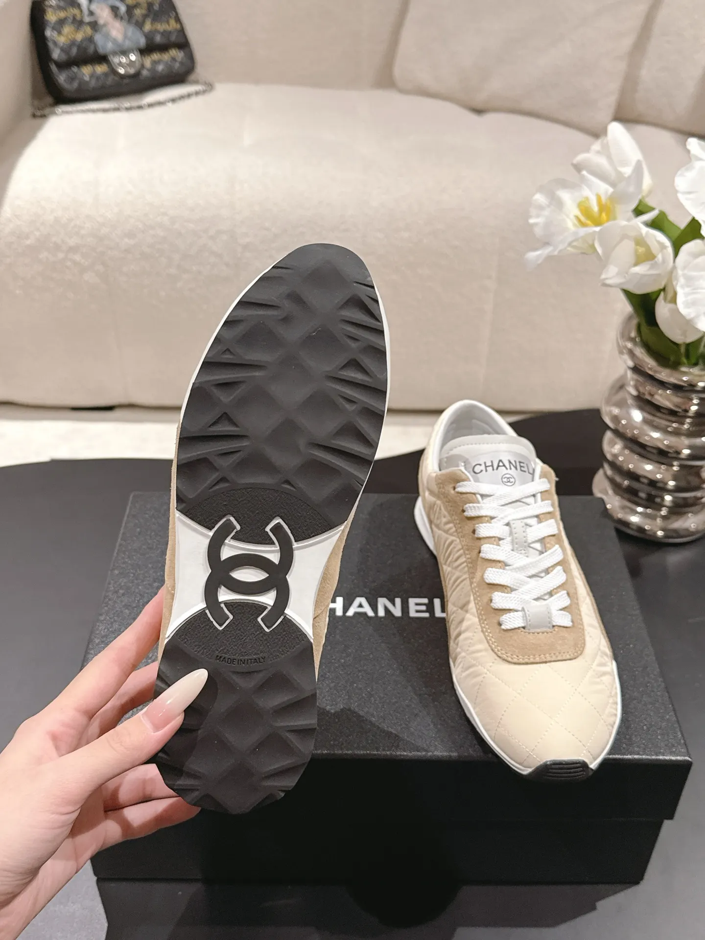 CHANEL 白黑拼色羊皮休闲鞋 复古款
