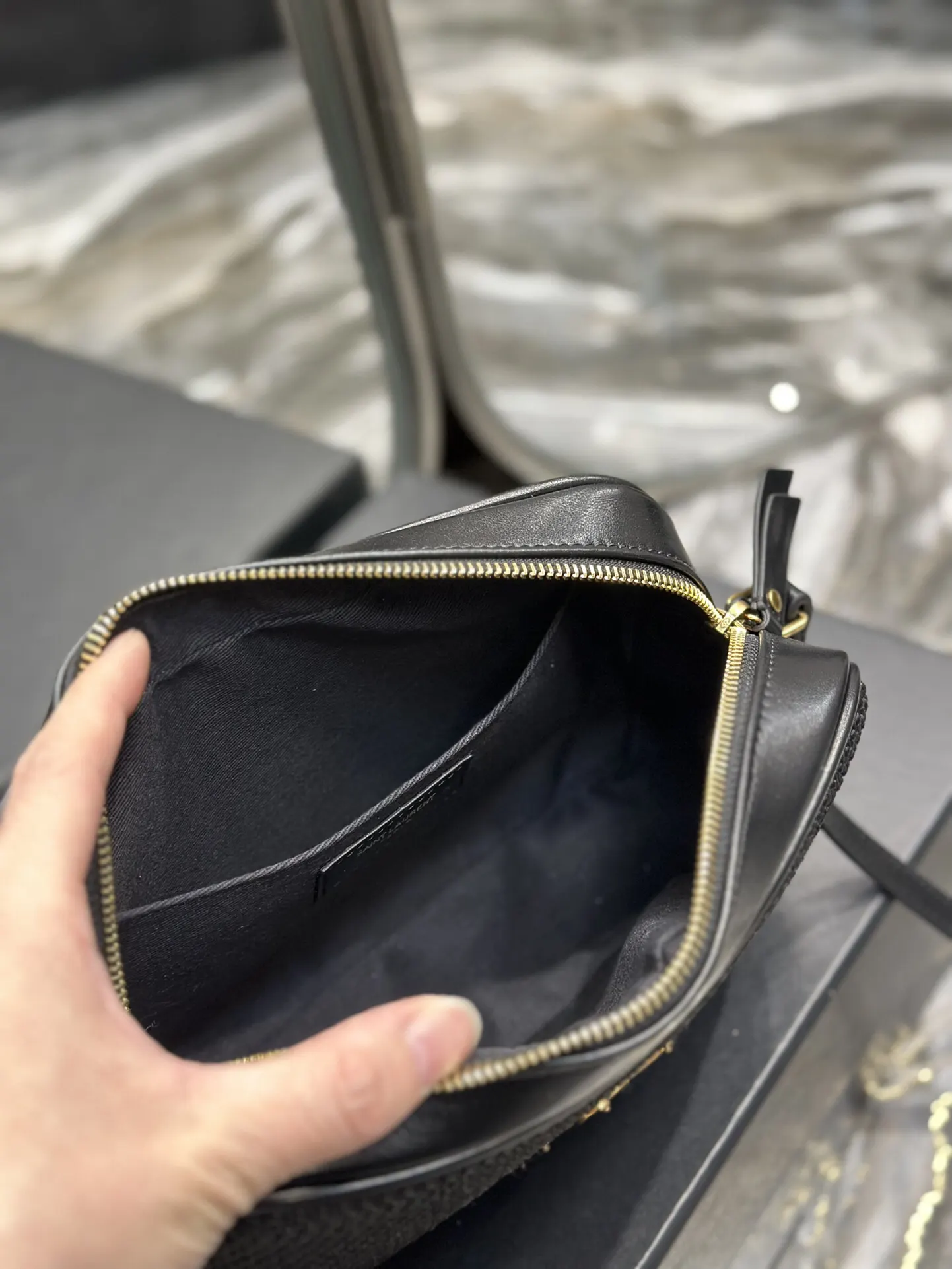 黑色 小牛皮 NEW Lou相机包 黑色 黑色编织金扣 进口意大利 斜背包 輕便斜挎款