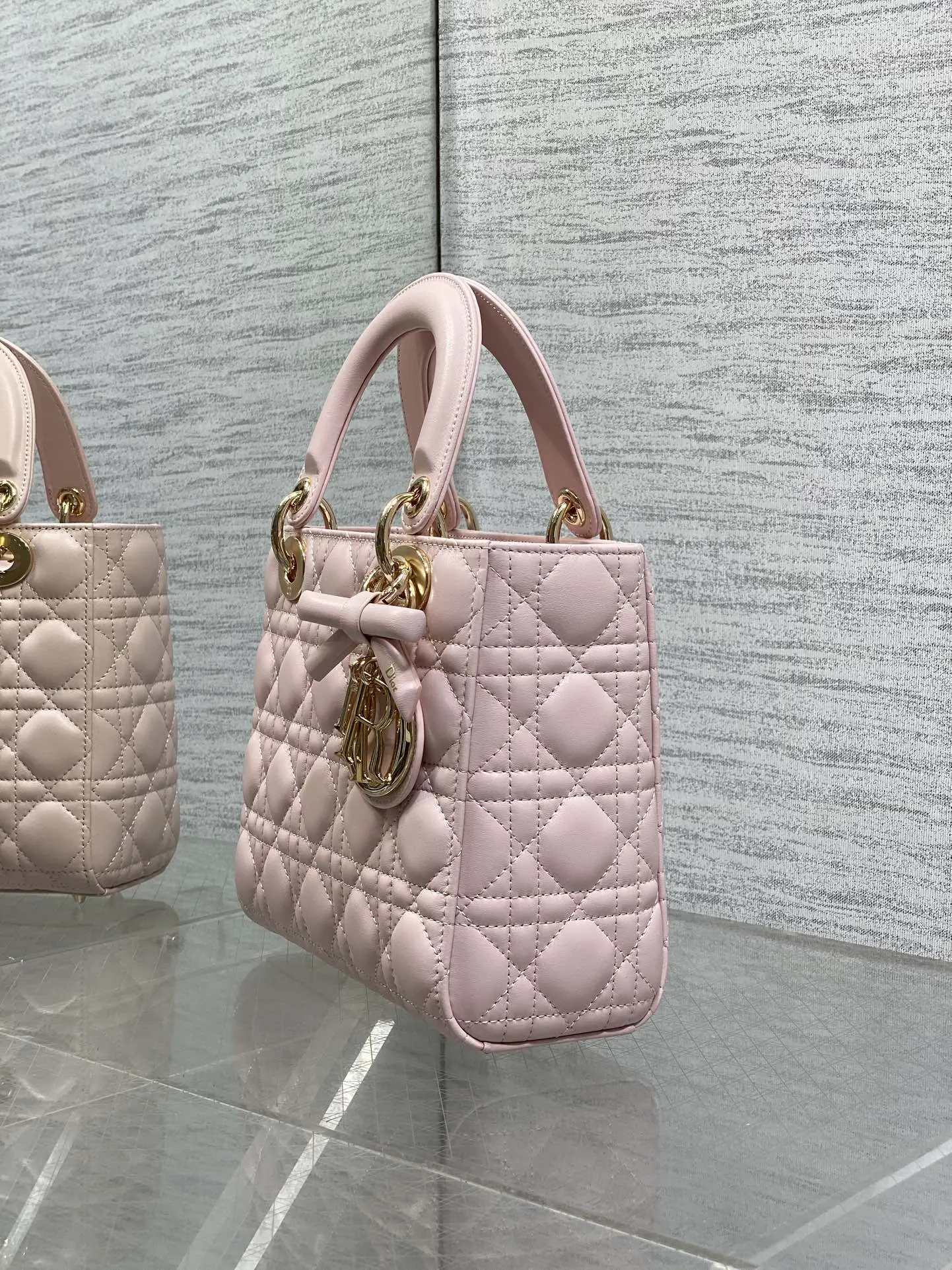Dior Lady Dior Lady 柔粉色手袋 手提斜挎(數字7) Dior Lady Dior Lady 柔粉色手袋 手提斜挎(數字7)