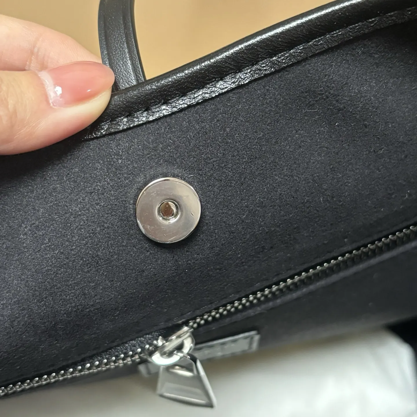 CarryAll 羊皮 自然光拍摄真正的渠道 我们确保所有材料 水桶包 休闲水桶款