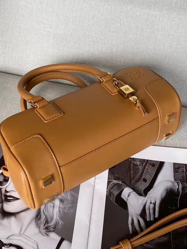 Loewe 金色 牛皮 明星同款 纳帕牛皮革 Amazona 手袋 收纳包 旅行收纳款