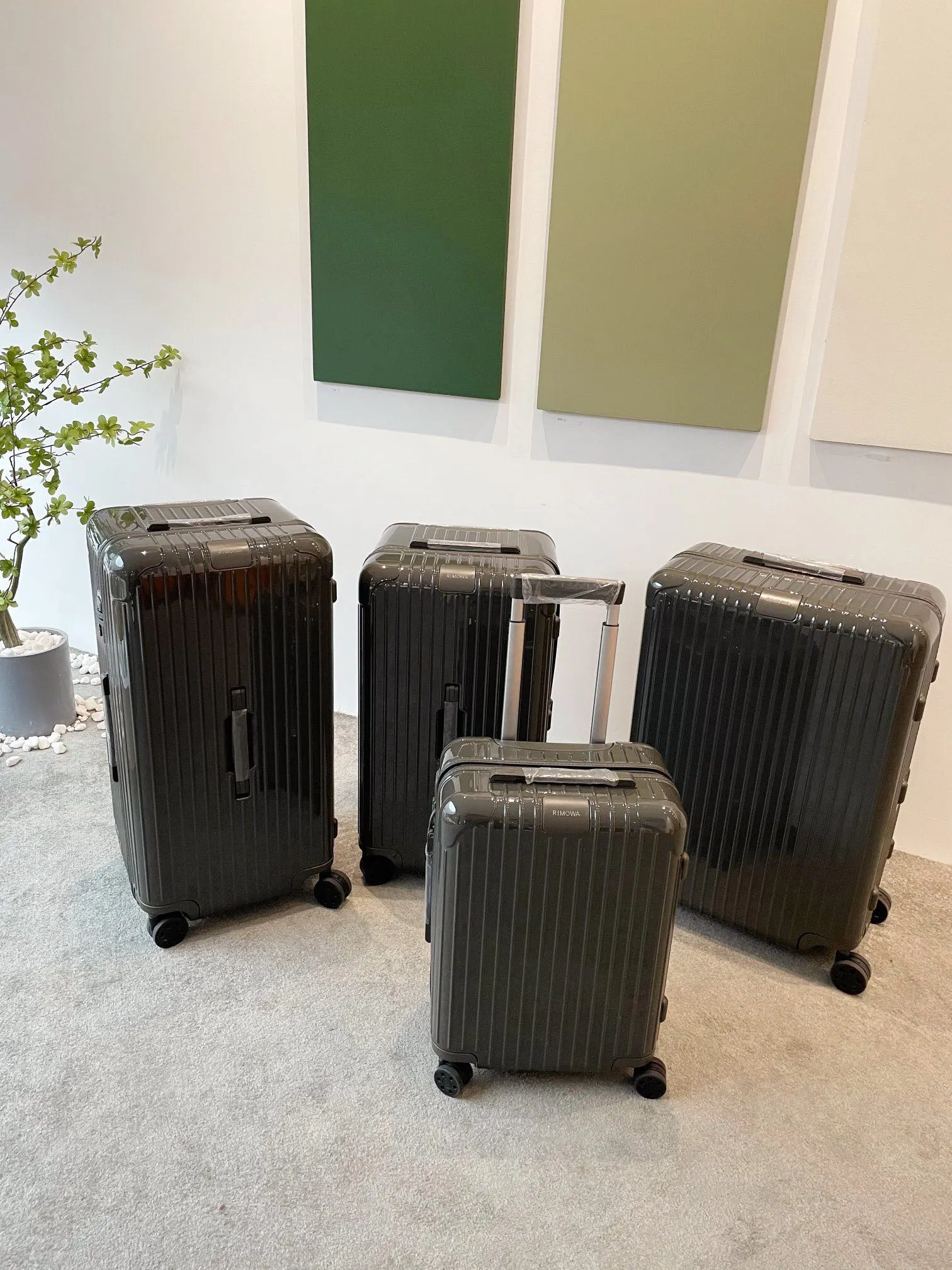黑色 白色 Rimowa日默瓦旅行箱 拉杆箱 RIMOWA 日默 行李箱 旅行拉杆款 輕便出行款