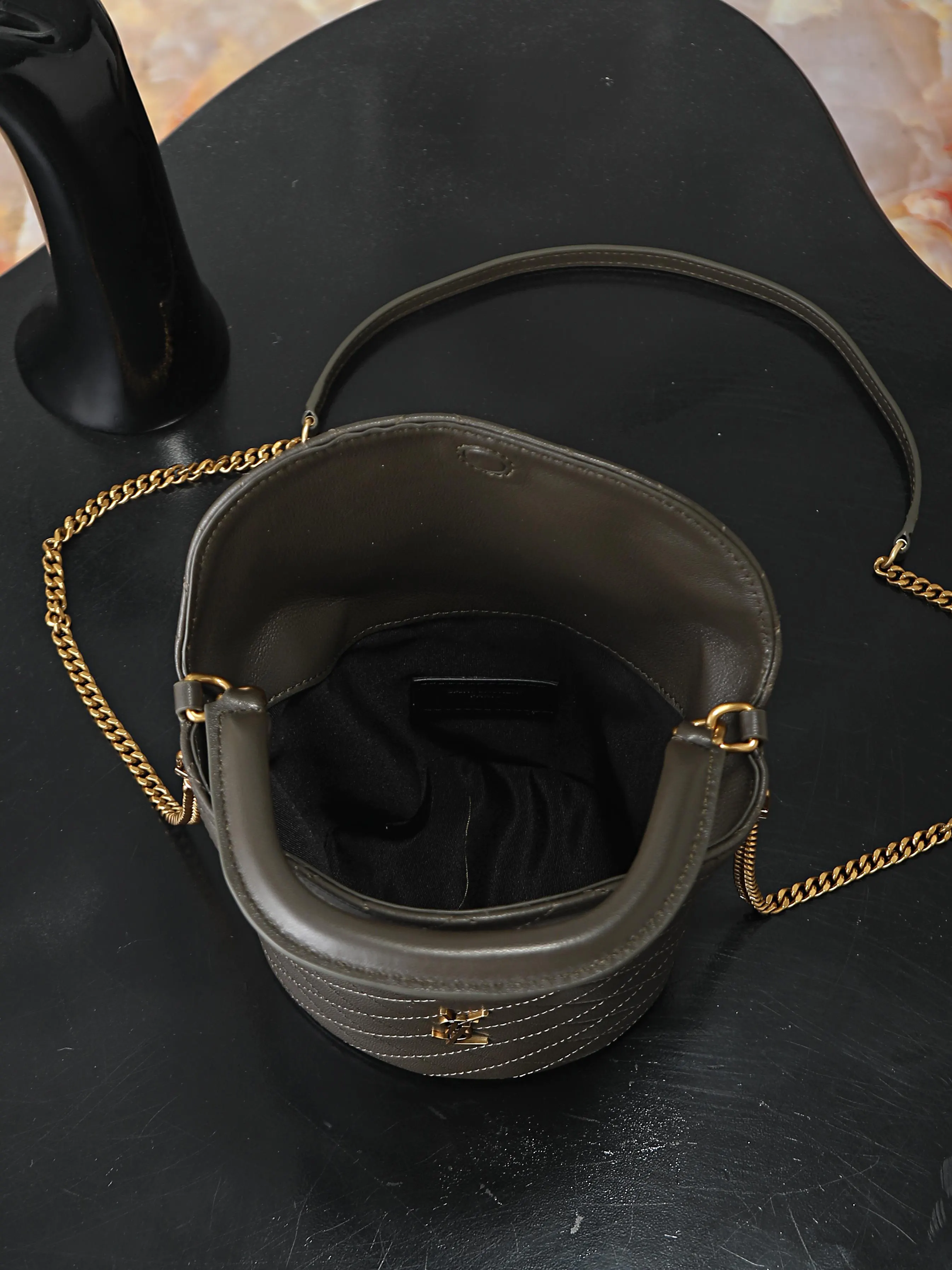 YSL 綠色 GabyBucket翻盖水桶包 薯条包 见面 鏈條包 精致鏈條款(數字12) YSL 綠色 GabyBucket翻盖水桶包 薯条包 见面 鏈條包 精致鏈條款(數字12)