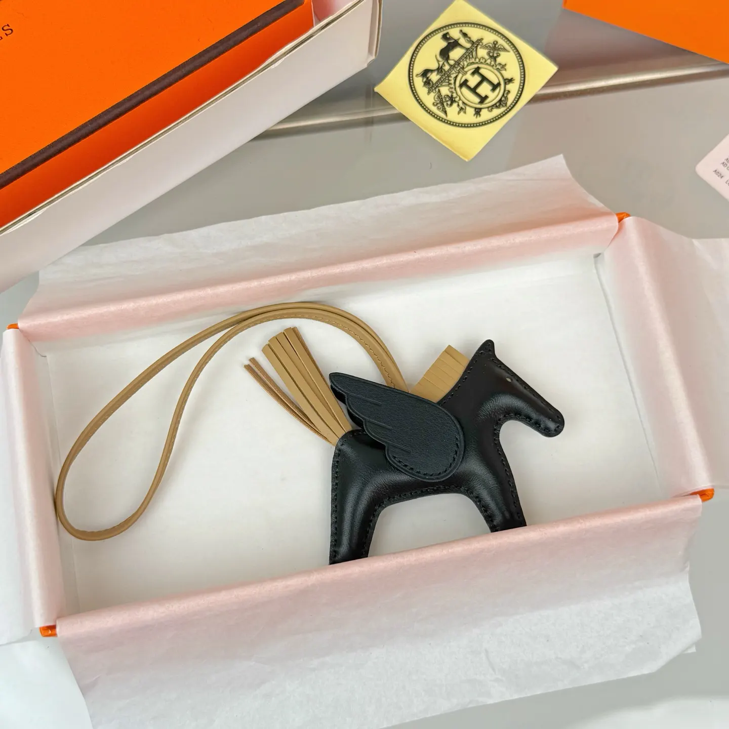 Hermès 小羊皮 挂件 精致配飾 吊墜(數字5) Hermès 小羊皮 挂件 精致配飾 吊墜(數字5)