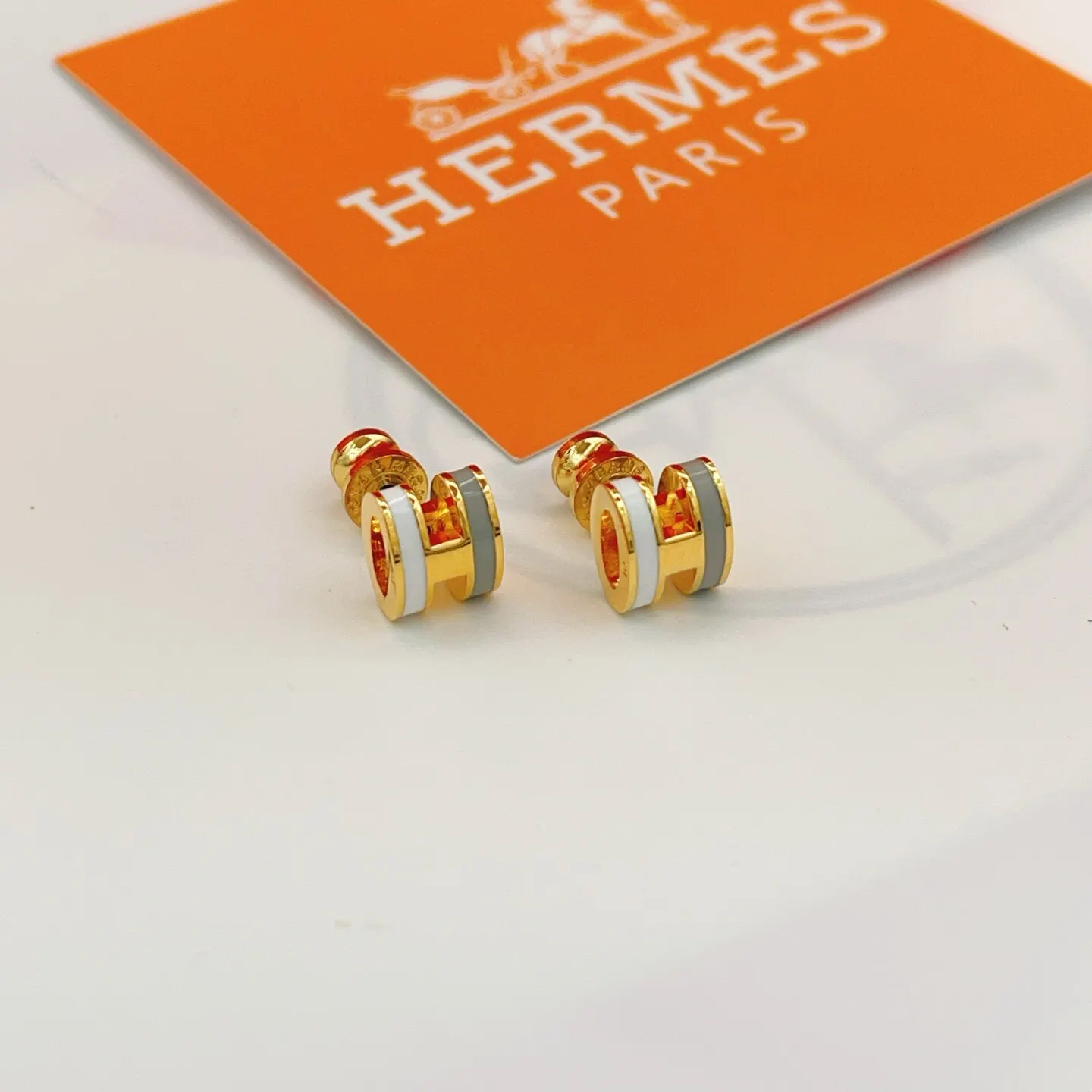 Hermes 金色 耳钉 小巧点缀款