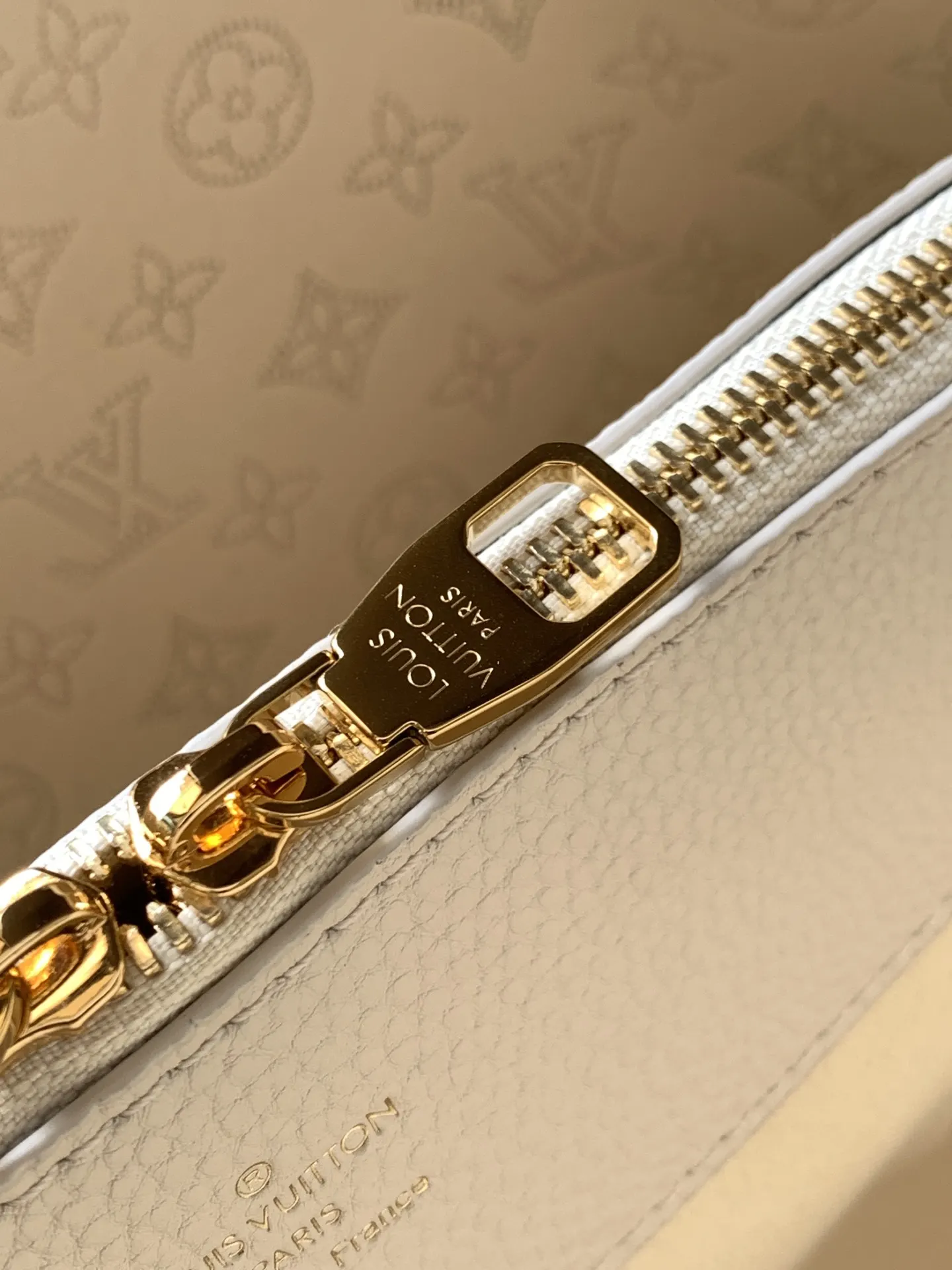 LV black and gray color scheme chain bag, shoulder crossbody model Image 8 LV black and gray color scheme chain bag, shoulder crossbody model Image 8
